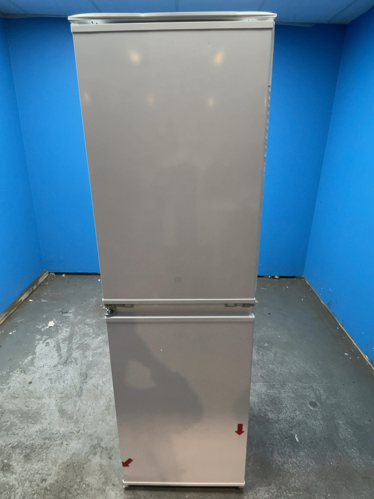 #GRC-166-120 - Electrolux 600 Low Frost 177cm Integrated Fridge Freezer – 262L, AI CoolAssist, TouchControl