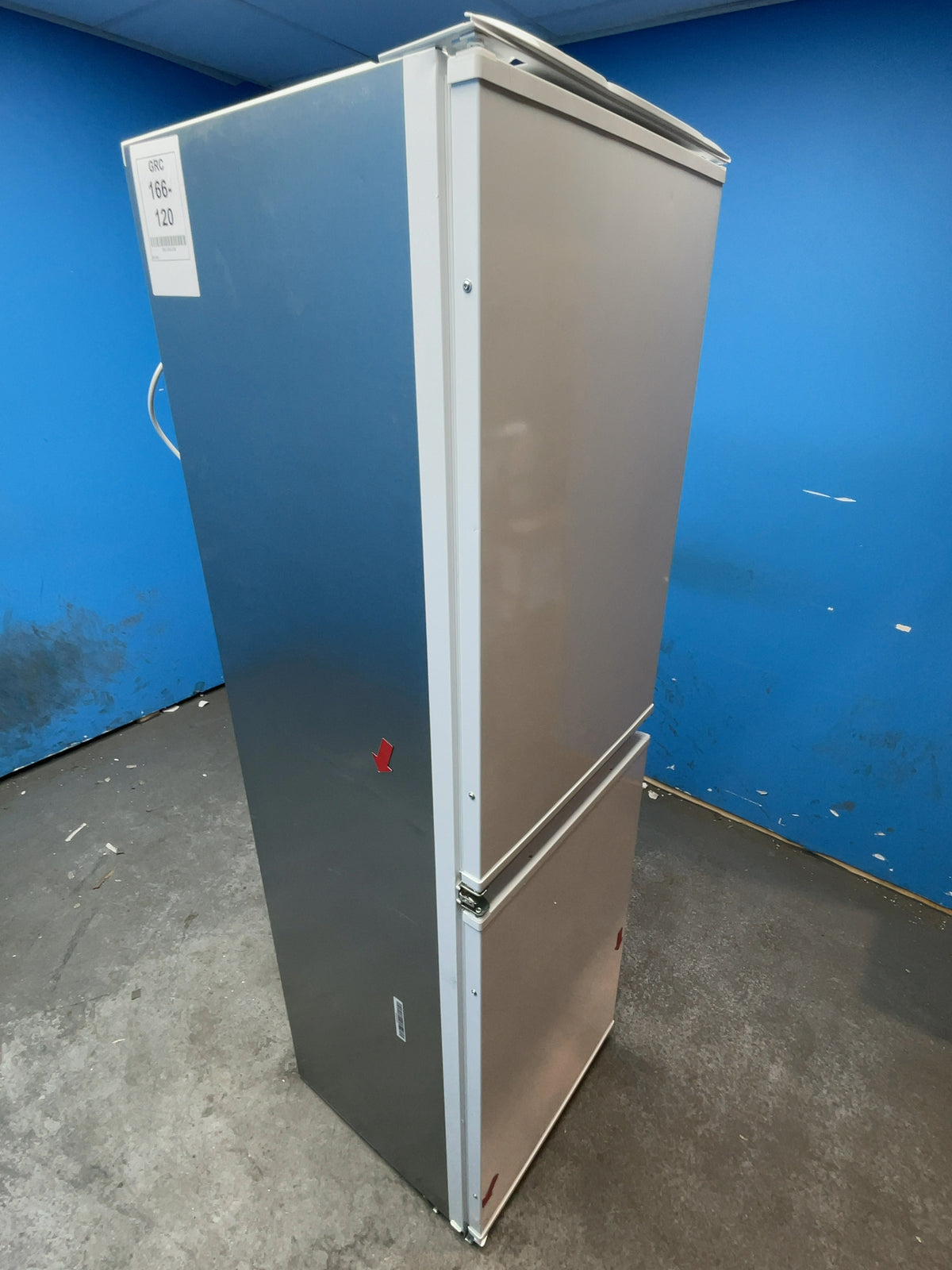 #GRC-166-120 - Electrolux 600 Low Frost 177cm Integrated Fridge Freezer – 262L, AI CoolAssist, TouchControl