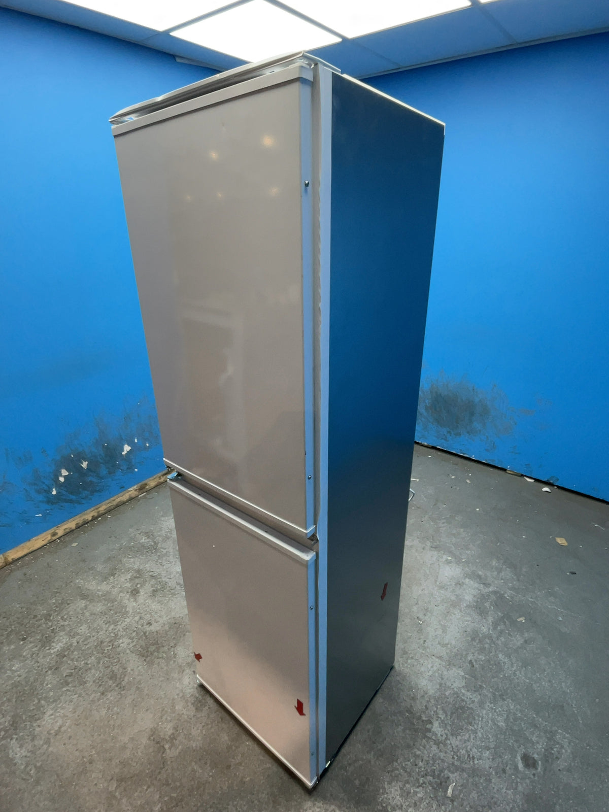 #GRC-166-120 - Electrolux 600 Low Frost 177cm Integrated Fridge Freezer – 262L, AI CoolAssist, TouchControl