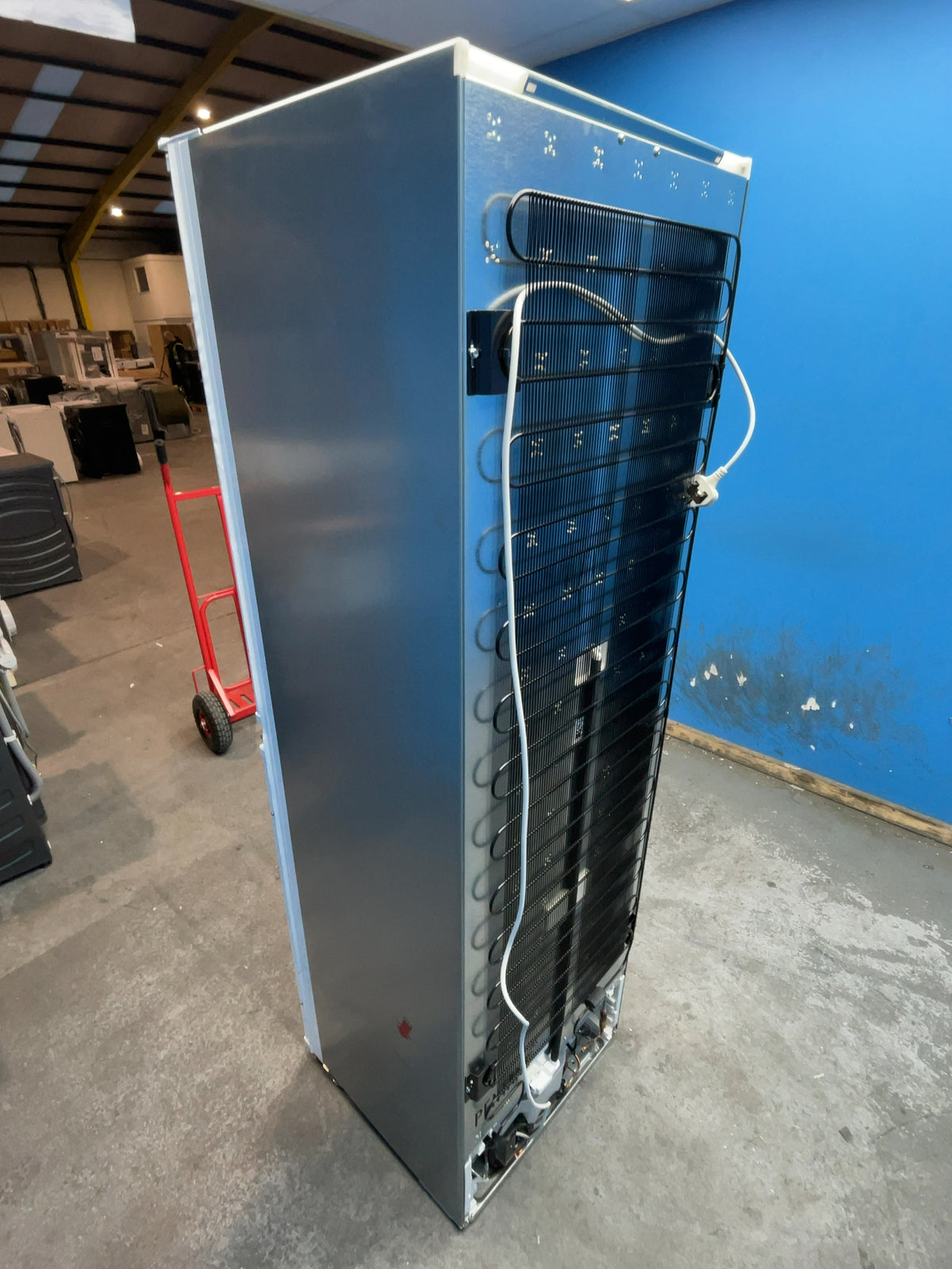 #GRC-166-120 - Electrolux 600 Low Frost 177cm Integrated Fridge Freezer – 262L, AI CoolAssist, TouchControl
