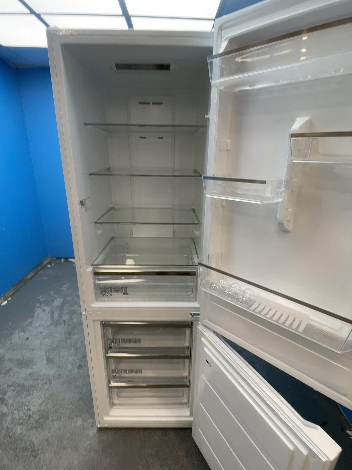 #GRC-166-222 - Midea 59.9cm 60/40 Fridge Freezer – 310L, White, Total No Frost