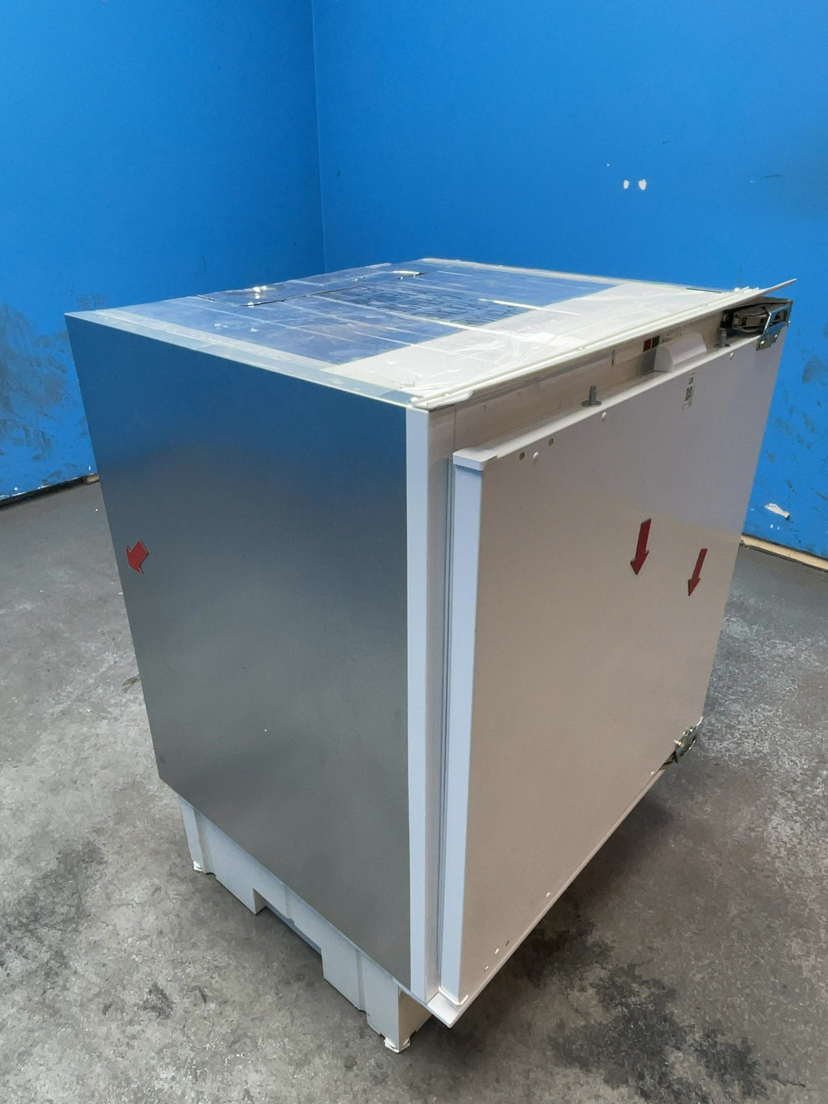 #GRC-166-402 - Hotpoint Integrated Undercounter Freezer – 91L Capacity, Low Frost, Fixed Hinge