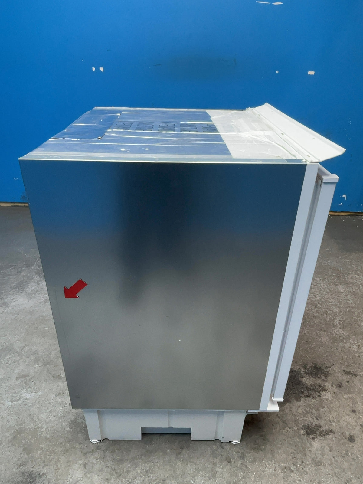 #GRC-166-402 - Hotpoint Integrated Undercounter Freezer – 91L Capacity, Low Frost, Fixed Hinge