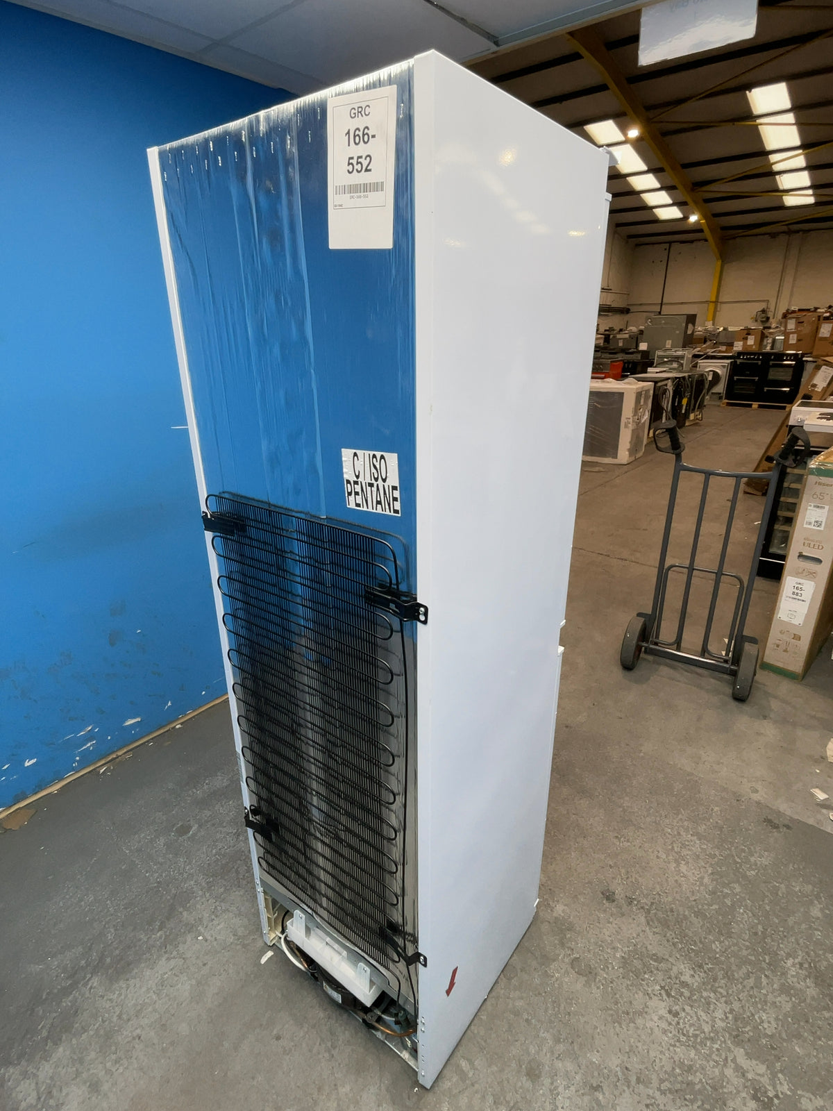 #GRC-166-552 - Hoover Integrated 50/50 Fridge Freezer – 240L Capacity, Sliding Hinge, LED Lighting, White