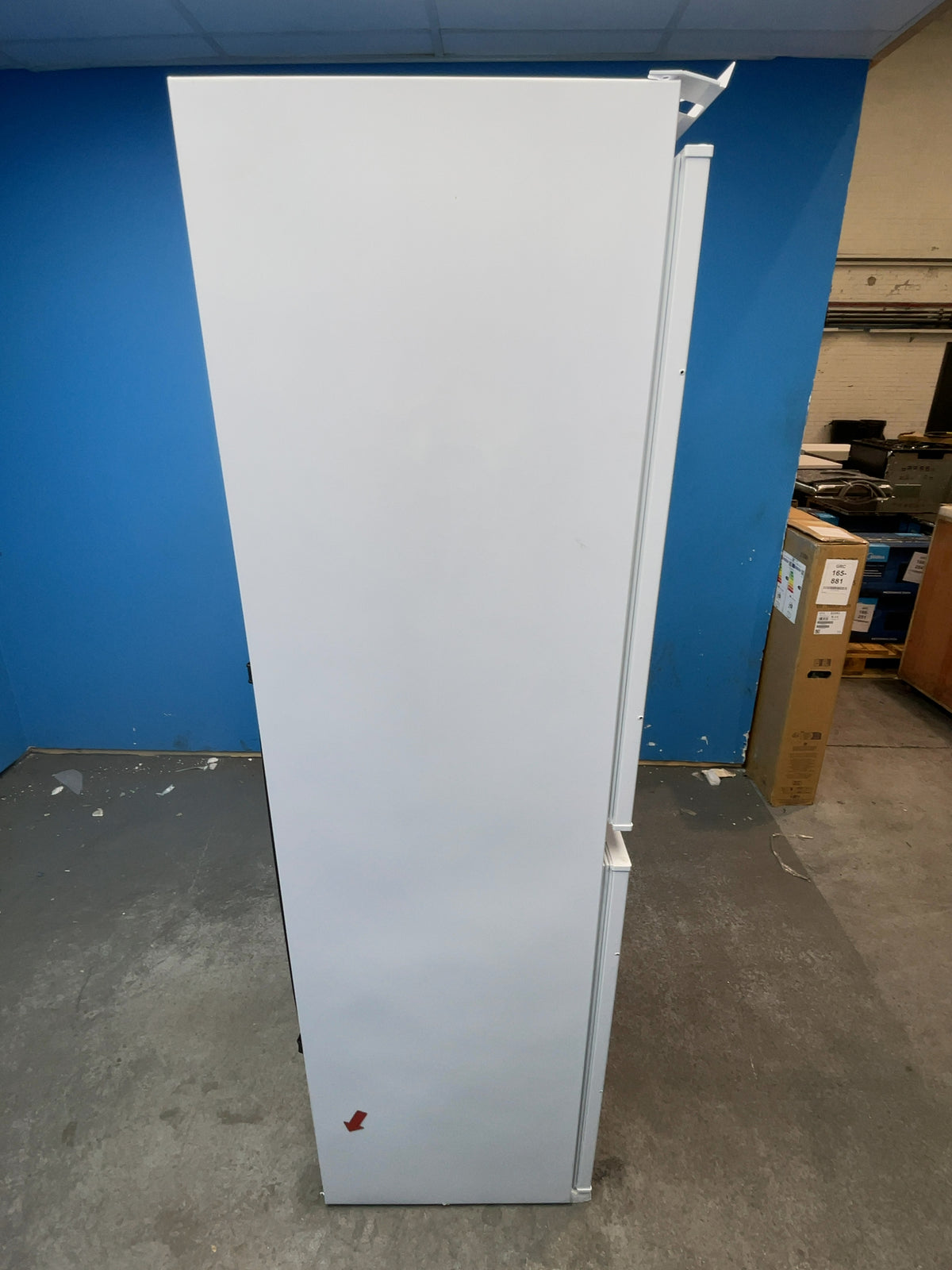#GRC-166-552 - Hoover Integrated 50/50 Fridge Freezer – 240L Capacity, Sliding Hinge, LED Lighting, White