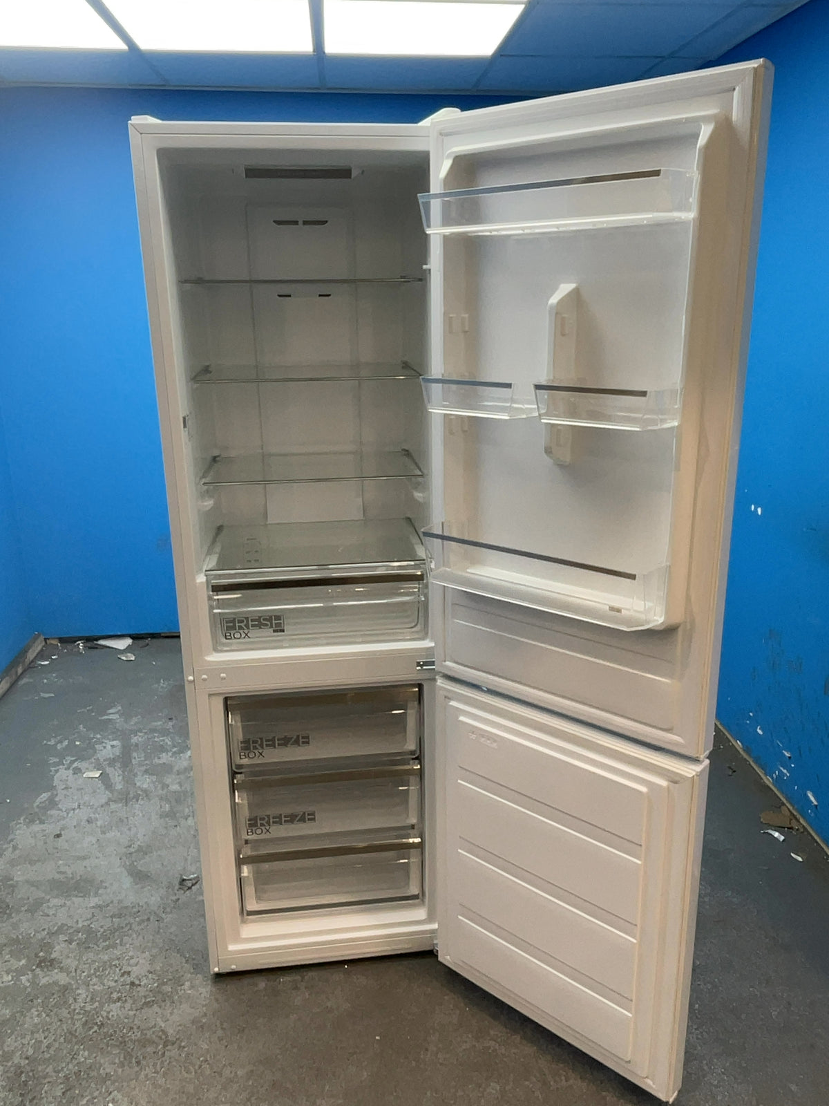#GRC-166-597 - Midea 59.9cm 60/40 Fridge Freezer – 310L, White, Total No Frost