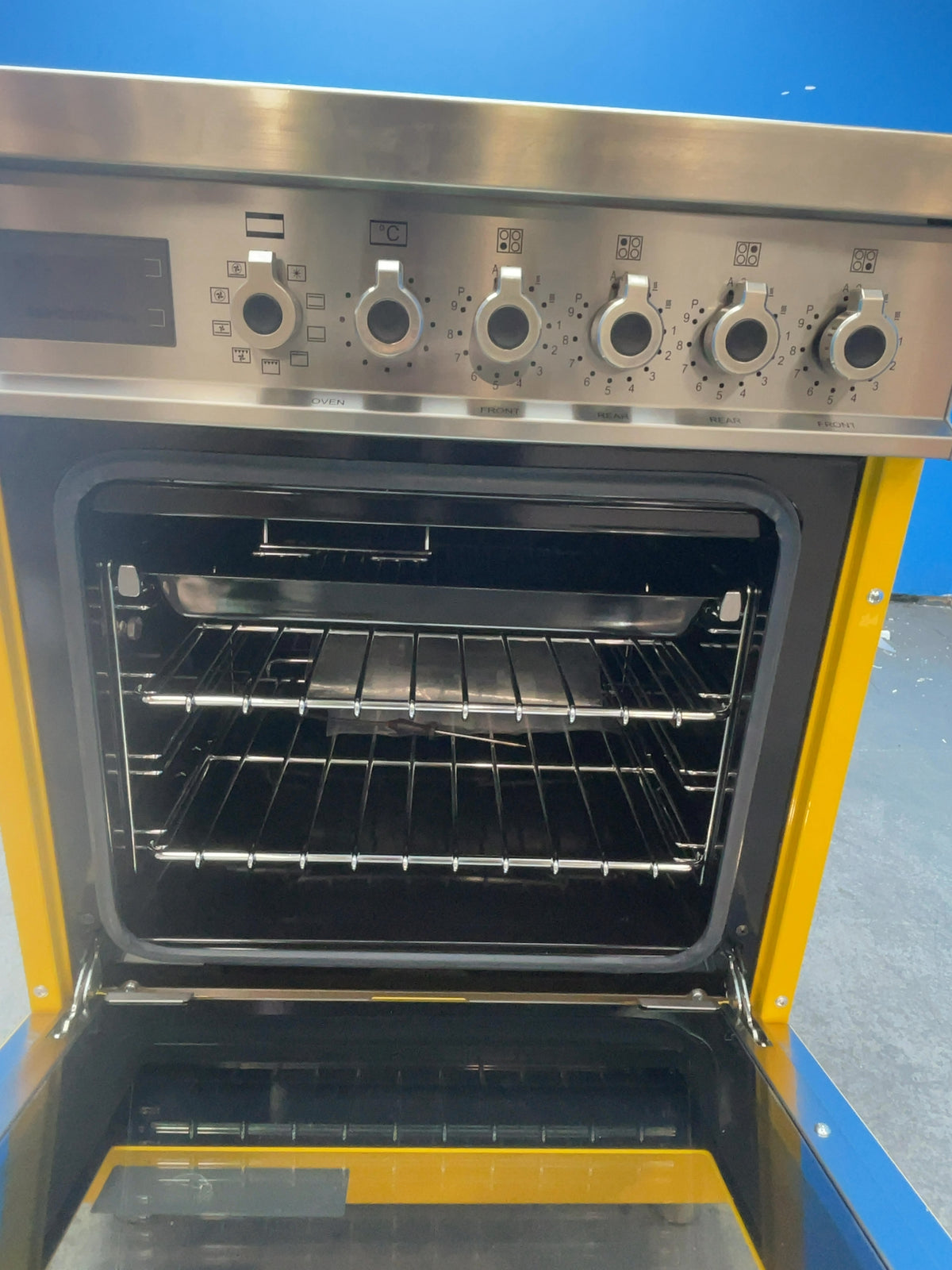 #GRC-166-614 - Bertazzoni Professional 60cm Electric Range Cooker – 69L Oven, 4 Zone Induction Hob, Yellow