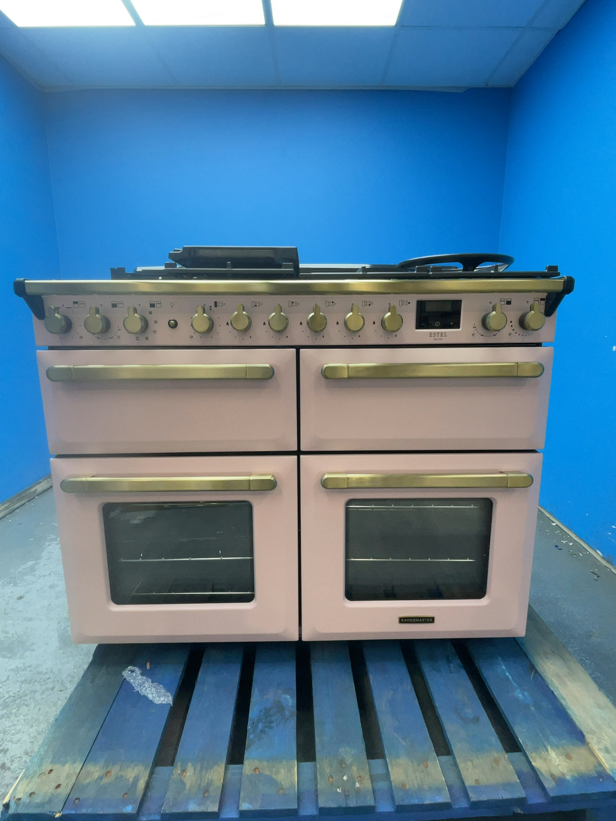 #GRC-166-777 - Rangemaster Estel Deluxe 110cm Range Cooker – Dual Fuel, 5 Burner Gas Hob, Pale Pink & Brass