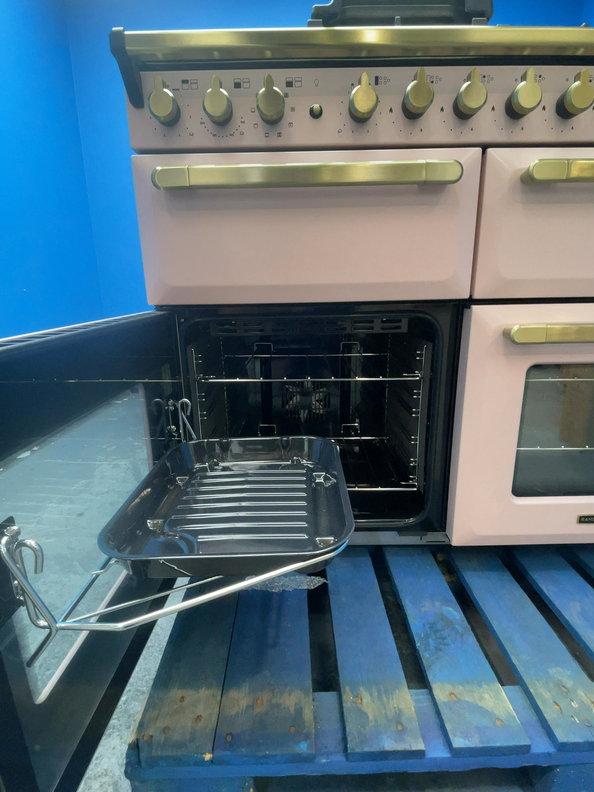 #GRC-166-777 - Rangemaster Estel Deluxe 110cm Range Cooker – Dual Fuel, 5 Burner Gas Hob, Pale Pink & Brass