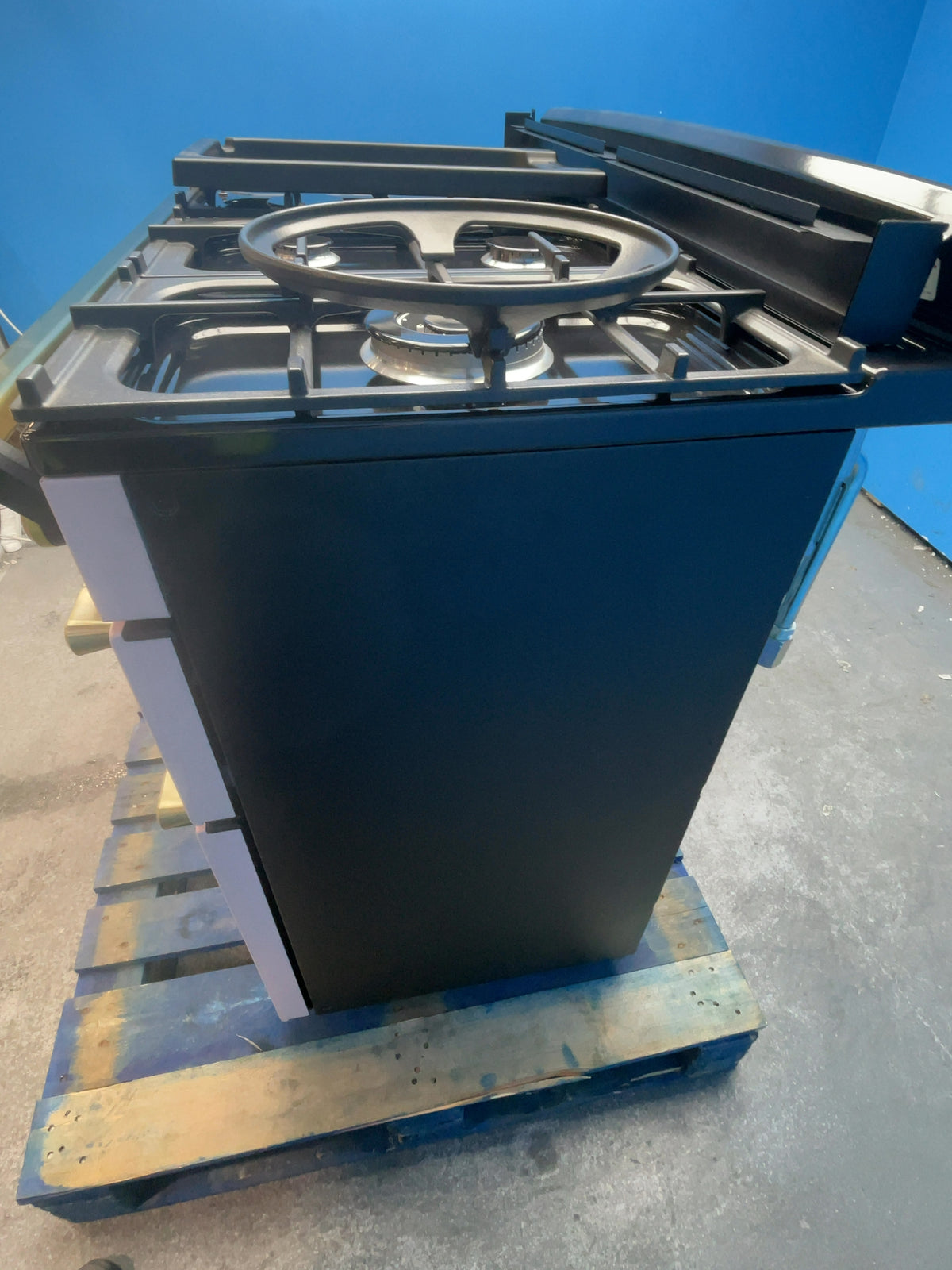 #GRC-166-777 - Rangemaster Estel Deluxe 110cm Range Cooker – Dual Fuel, 5 Burner Gas Hob, Pale Pink & Brass