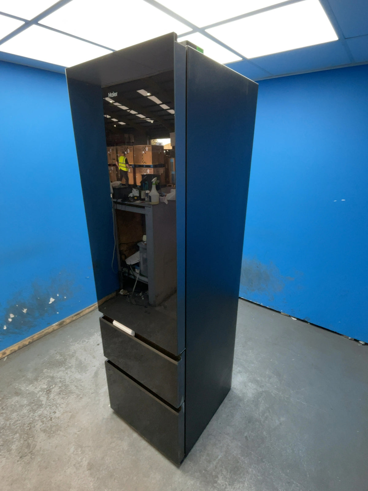 #GRC-166-940 - Haier 59.5cm Fridge Freezer – 414L, Obsidian Black Glass, Total No Frost