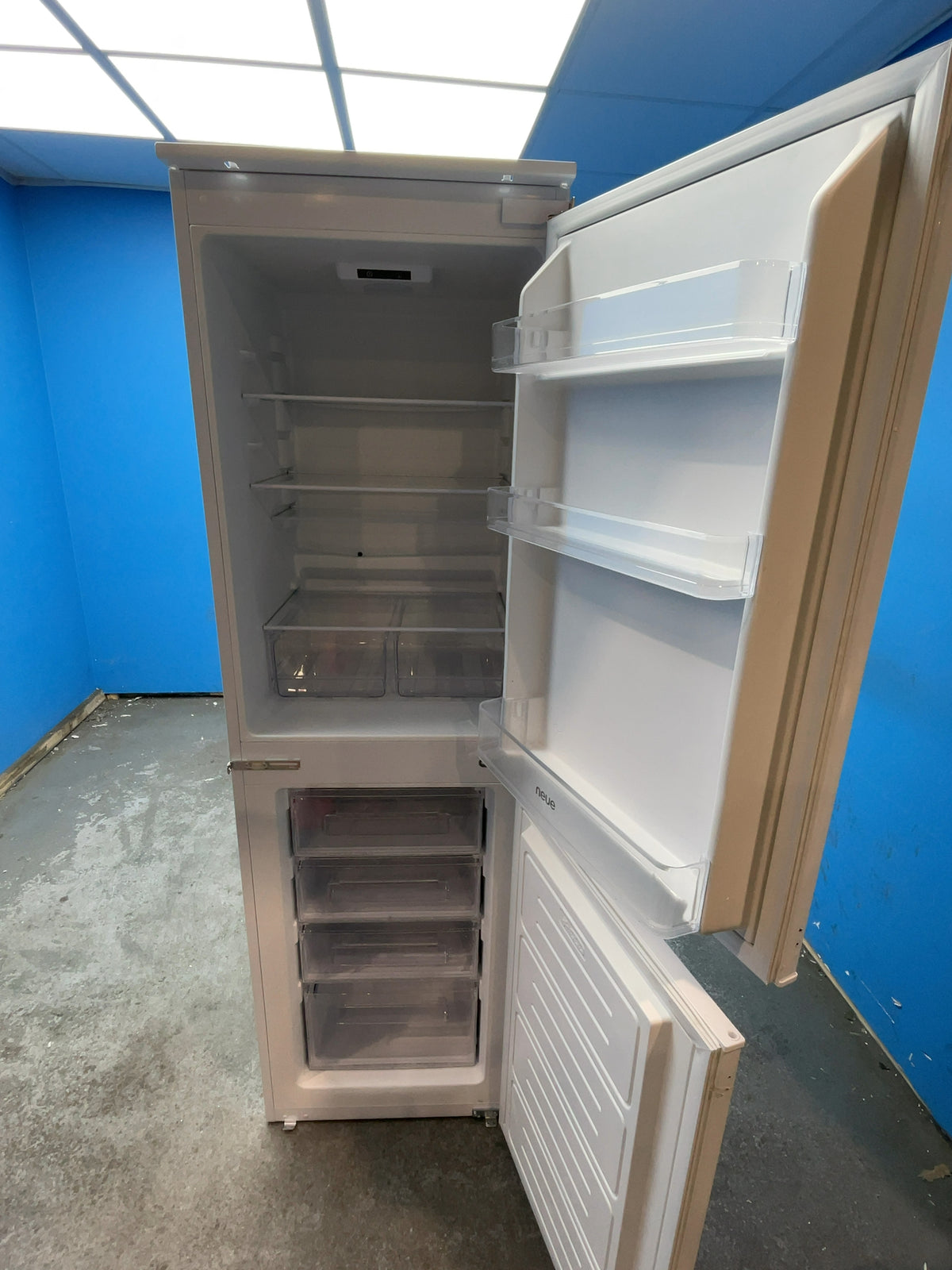 #GRC-166-958 - neue Integrated 50/50 Fridge Freezer – 233 Litres, 177cm, Static Cooling, LED Lighting, White