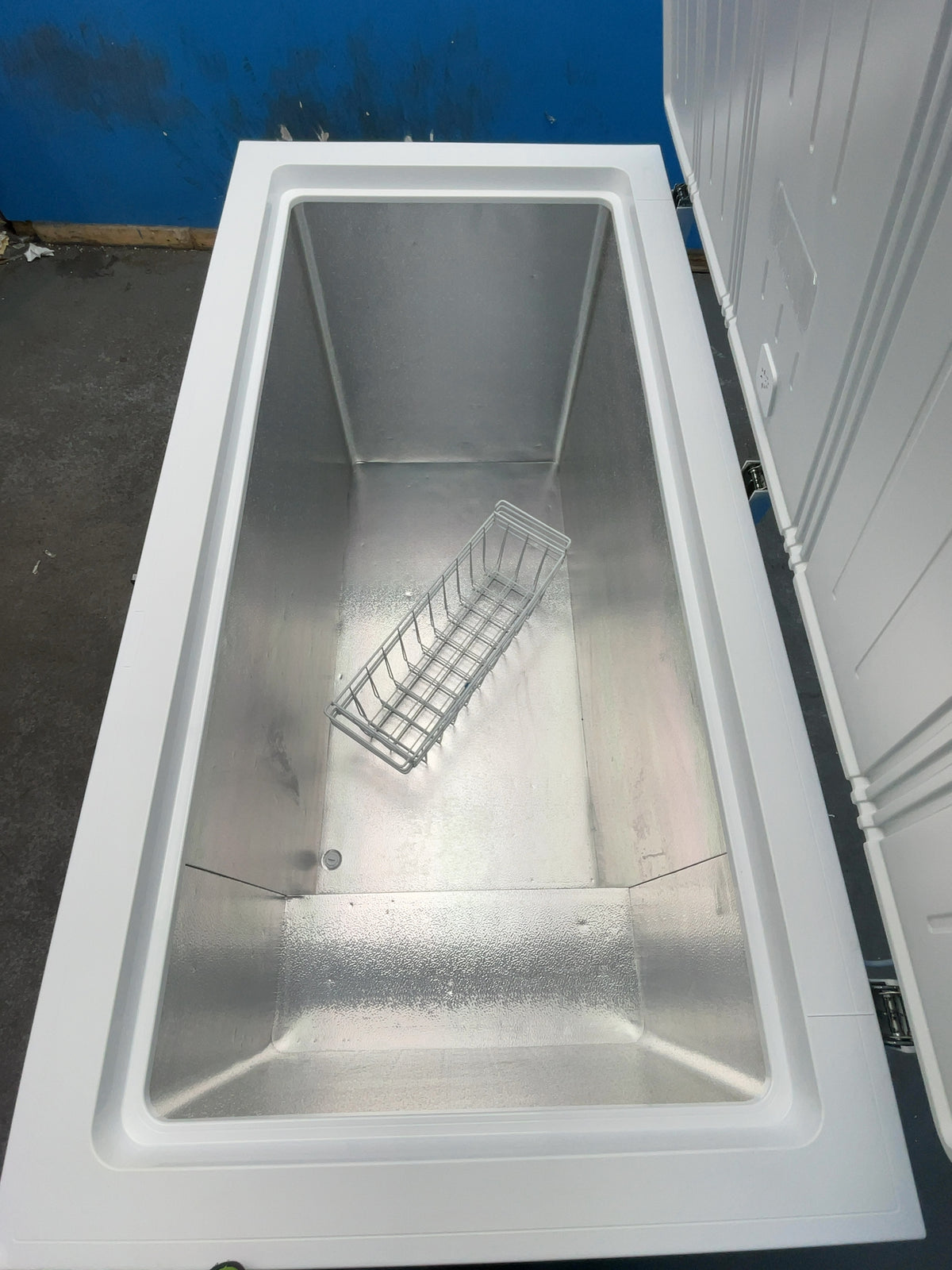 #GRC-167-539 - Hisense 372L Chest Freezer – Winter Guard, Hovering Door, White