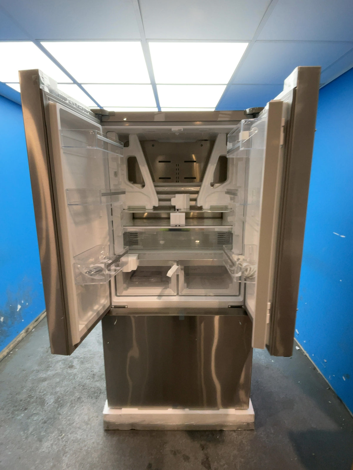 #GRC-167-553 - Bosch Series 8 French Door Fridge Freezer – 573L, Plumbed Ice & Water
