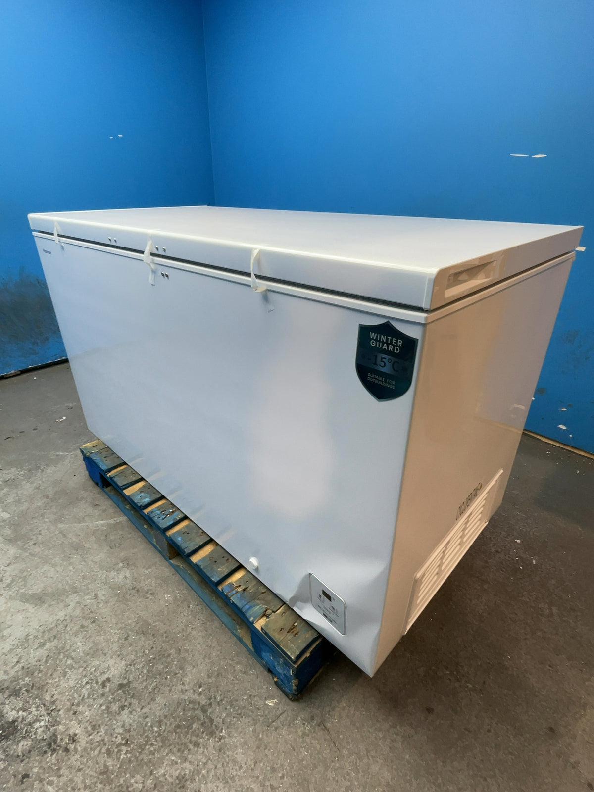 #GRC-167-555 - Hisense 372L Chest Freezer – Winter Guard, Hovering Door, White