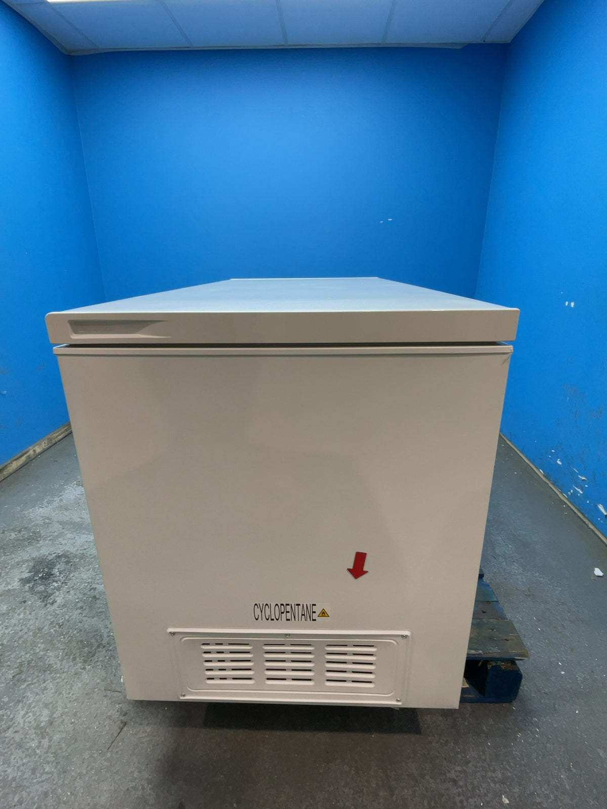 #GRC-167-555 - Hisense 372L Chest Freezer – Winter Guard, Hovering Door, White