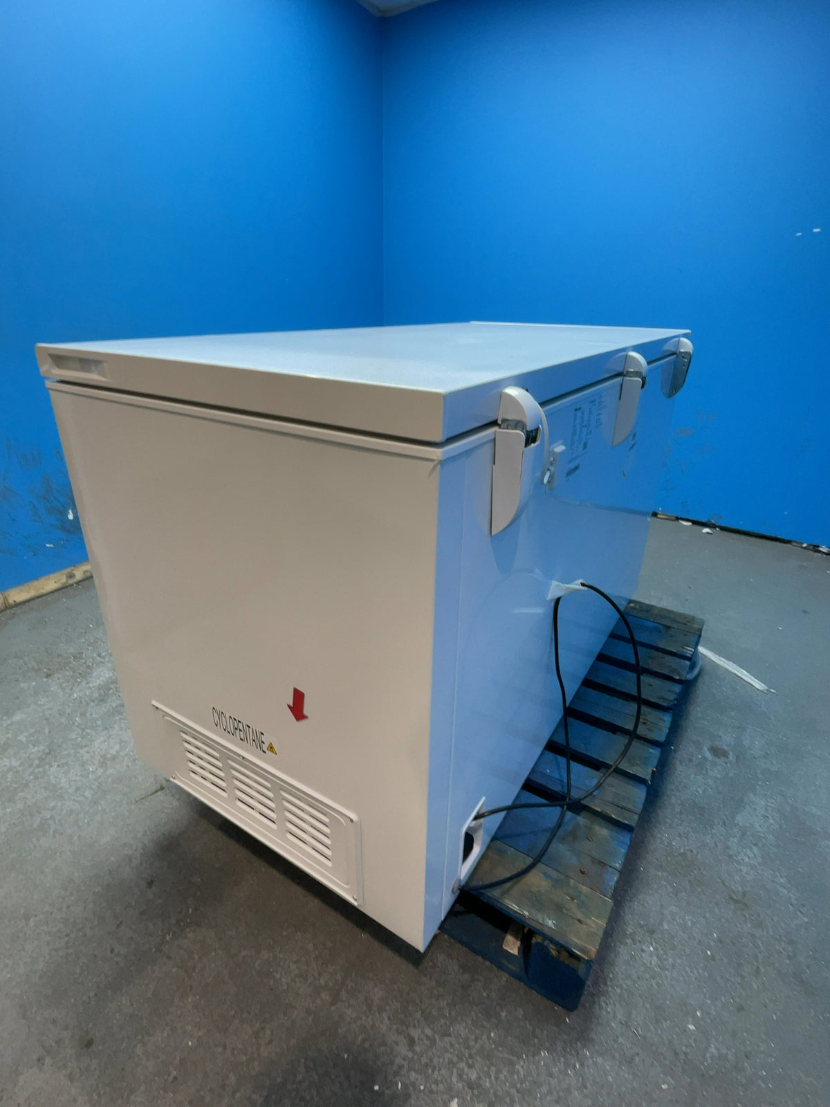 #GRC-167-555 - Hisense 372L Chest Freezer – Winter Guard, Hovering Door, White