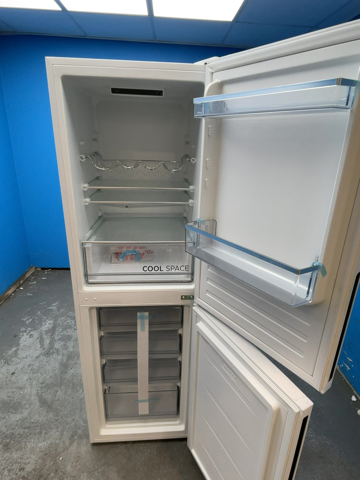 #GRC-167-671 - Hoover H-FRIDGE 300 55cm 50/50 Low Frost Fridge Freezer – 252L Capacity, Reversible Doors, White