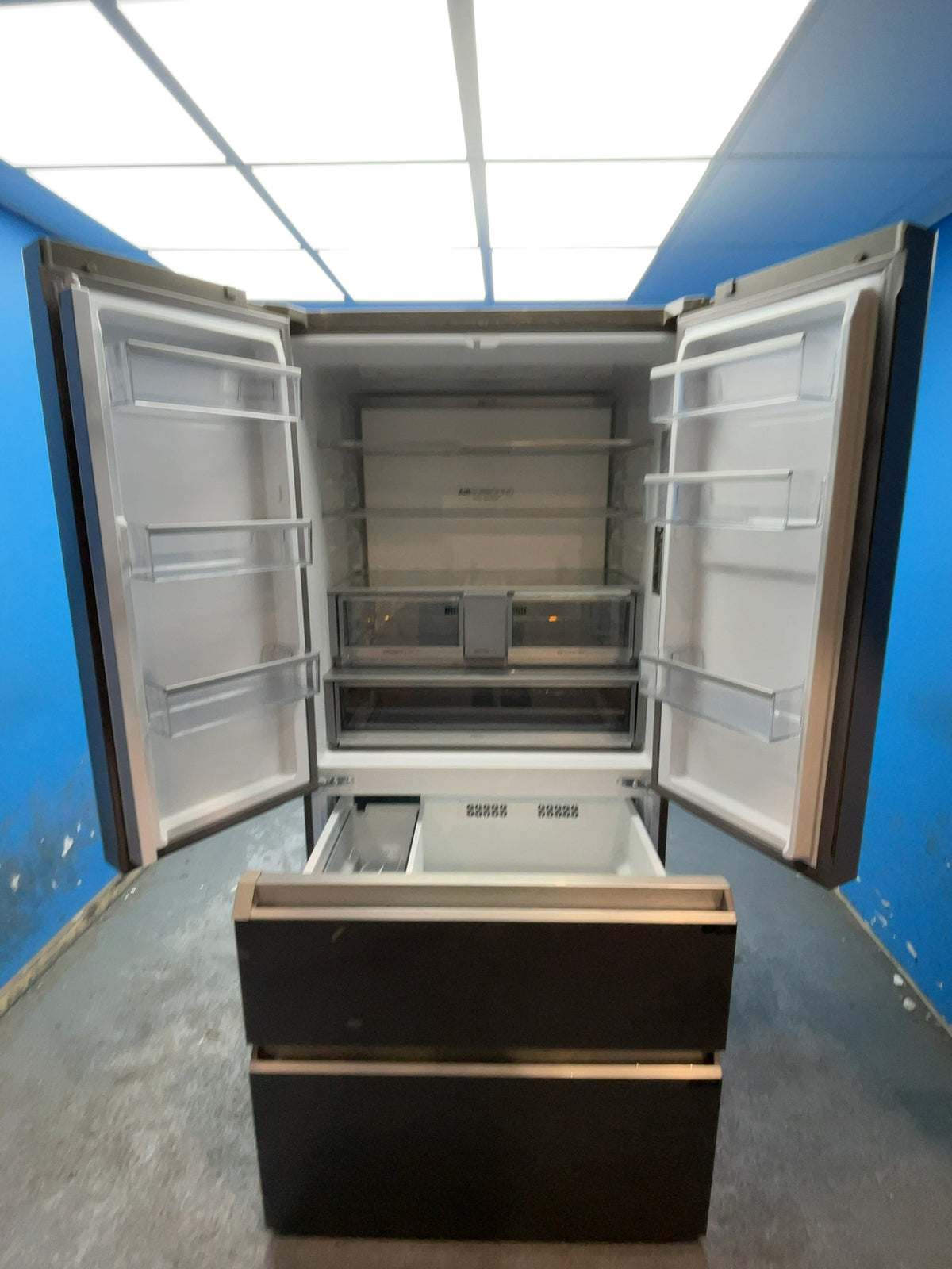 #GRC-167-673 - Haier 90.5cm French Door Fridge Freezer – 703L, Sapphire Glass, Total No Frost