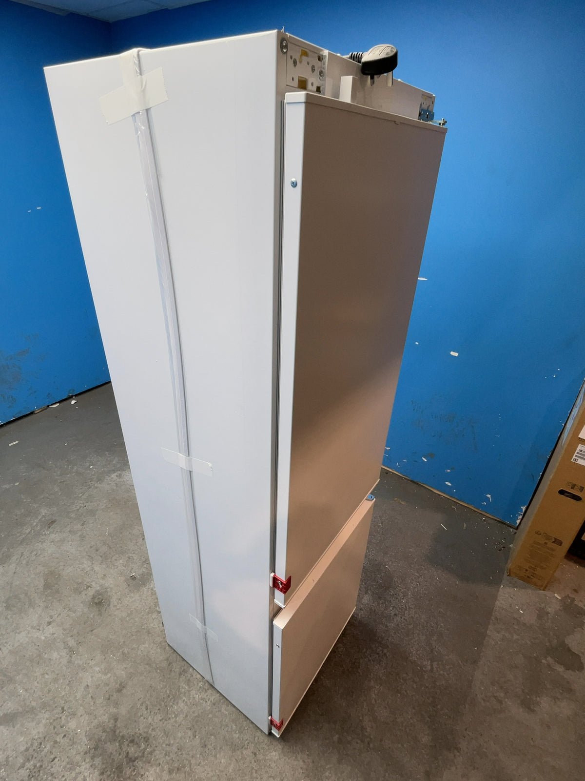 #GRC-167-847 - Haier 54cm Integrated 70/30 Fridge Freezer – 268L, White, Total No Frost