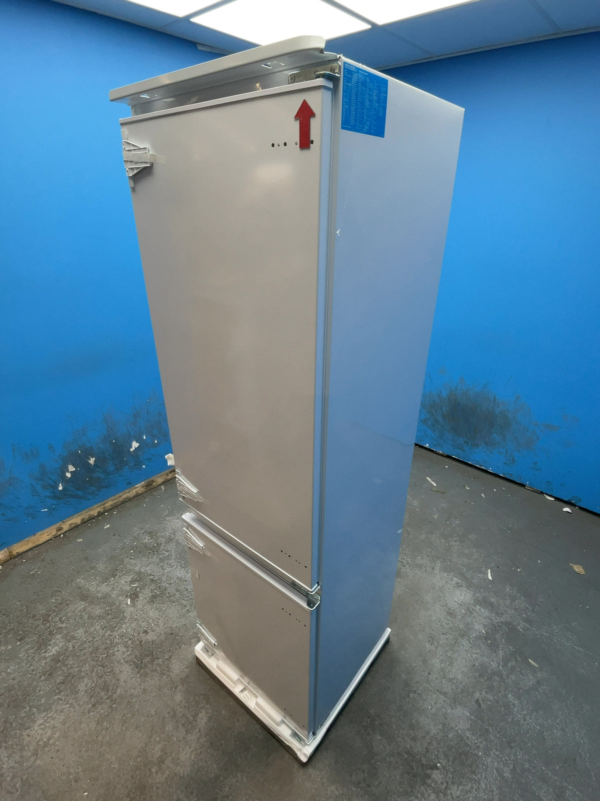 #GRC-168-003 - Midea 54cm Integrated 70/30 Fridge Freezer – 271L Capacity, Low Frost, Sliding Hinge, White
