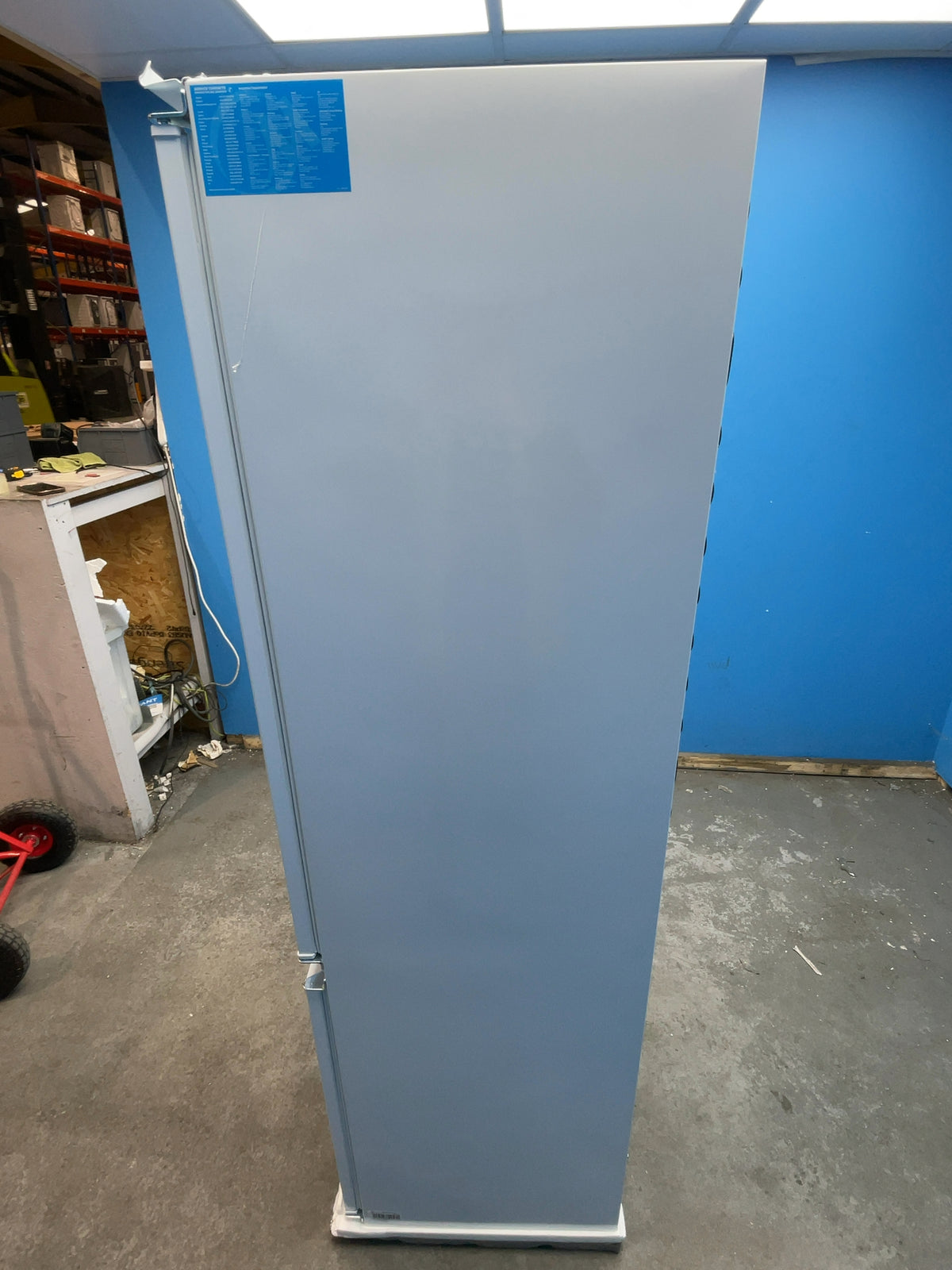 #GRC-168-003 - Midea 54cm Integrated 70/30 Fridge Freezer – 271L Capacity, Low Frost, Sliding Hinge, White