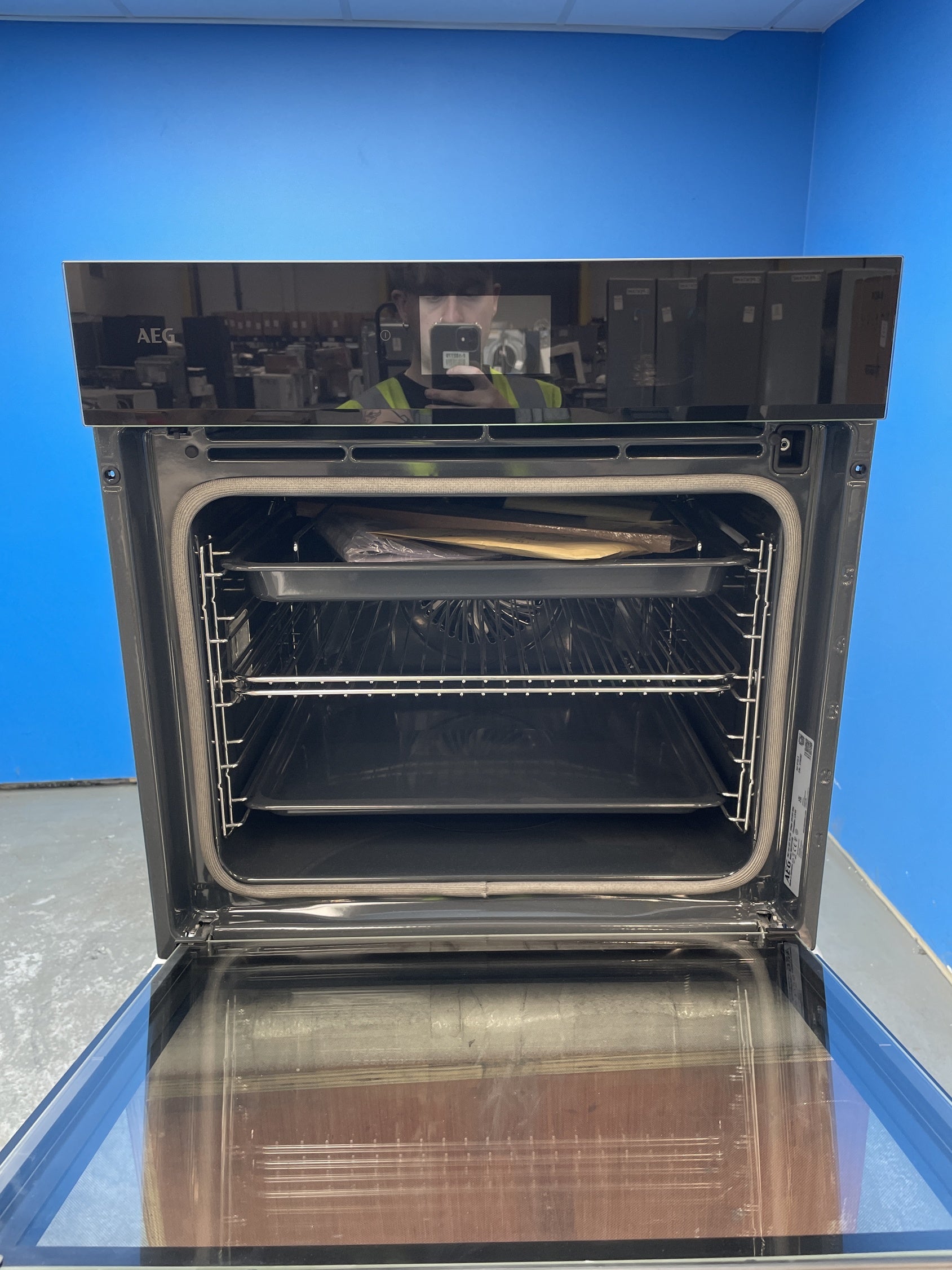 #GRC-158-264 - AEG NBE7P731AB 7000 MealAssist Pyrolytic Built-In Single Oven