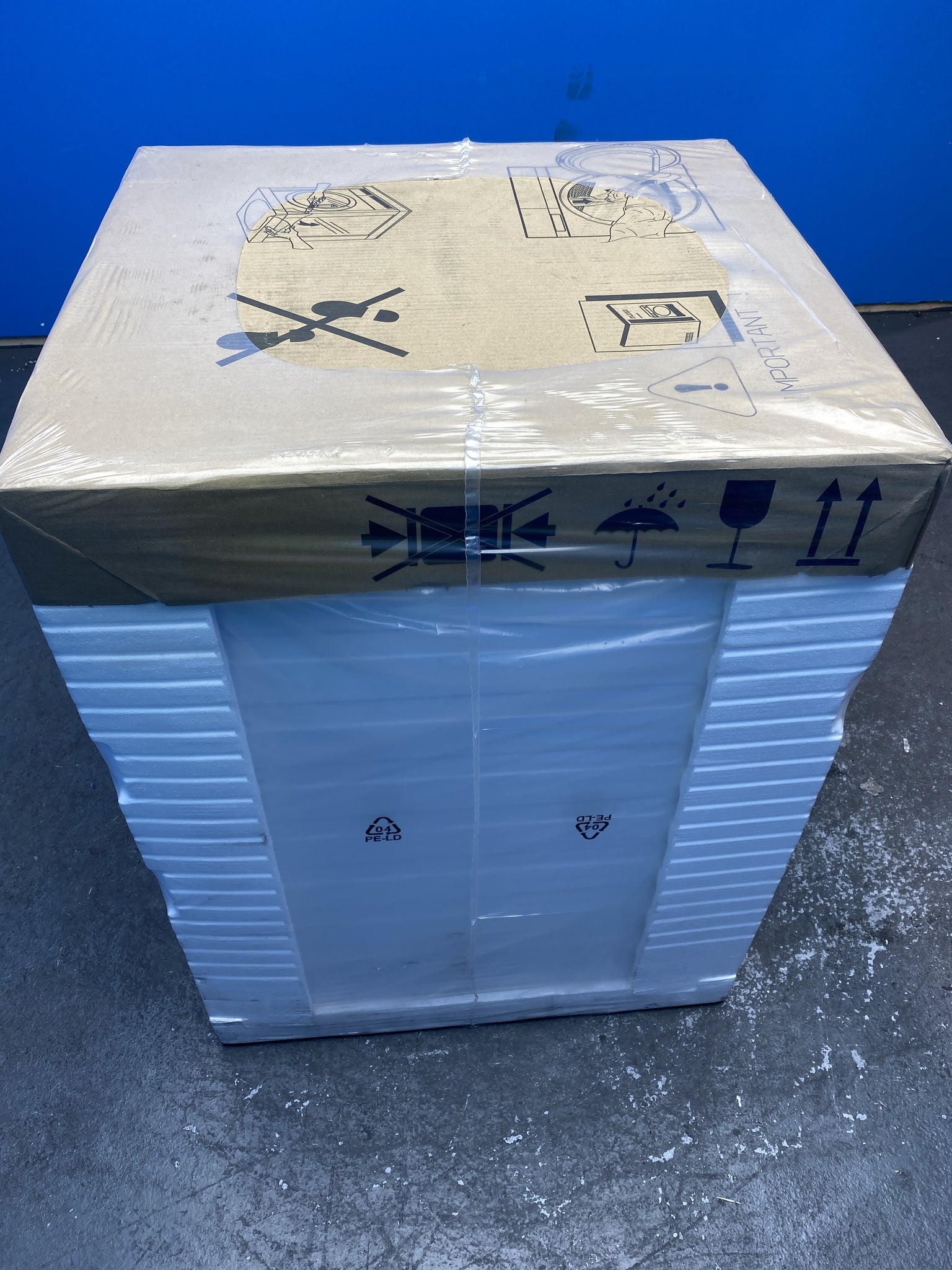 AEG TR849P4B 8000 AbsoluteCare 9kg Heat Pump Tumble Dryer