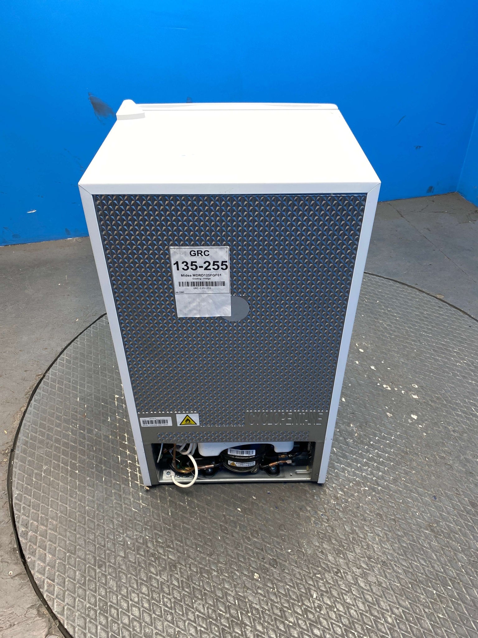 Midea MDRD125FGF01 80 Litre Under Counter Fridge