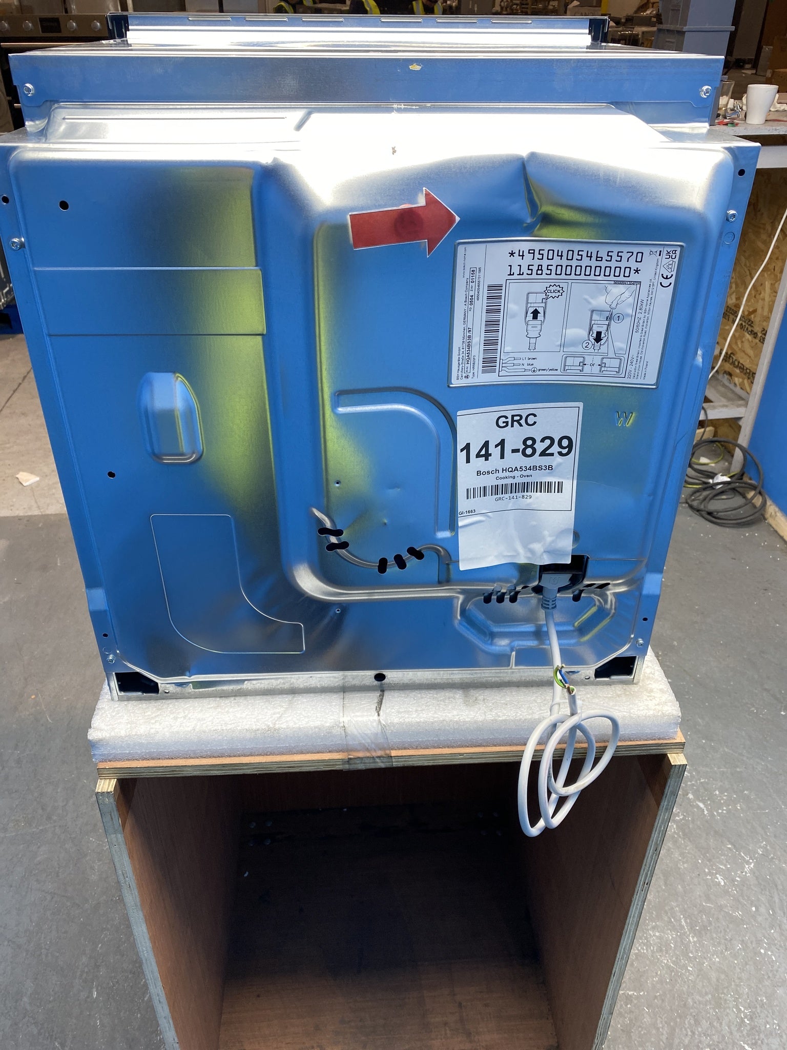 Bosch Series 4 HQA534BS3B Built-in Steam Assist Electric Single Oven