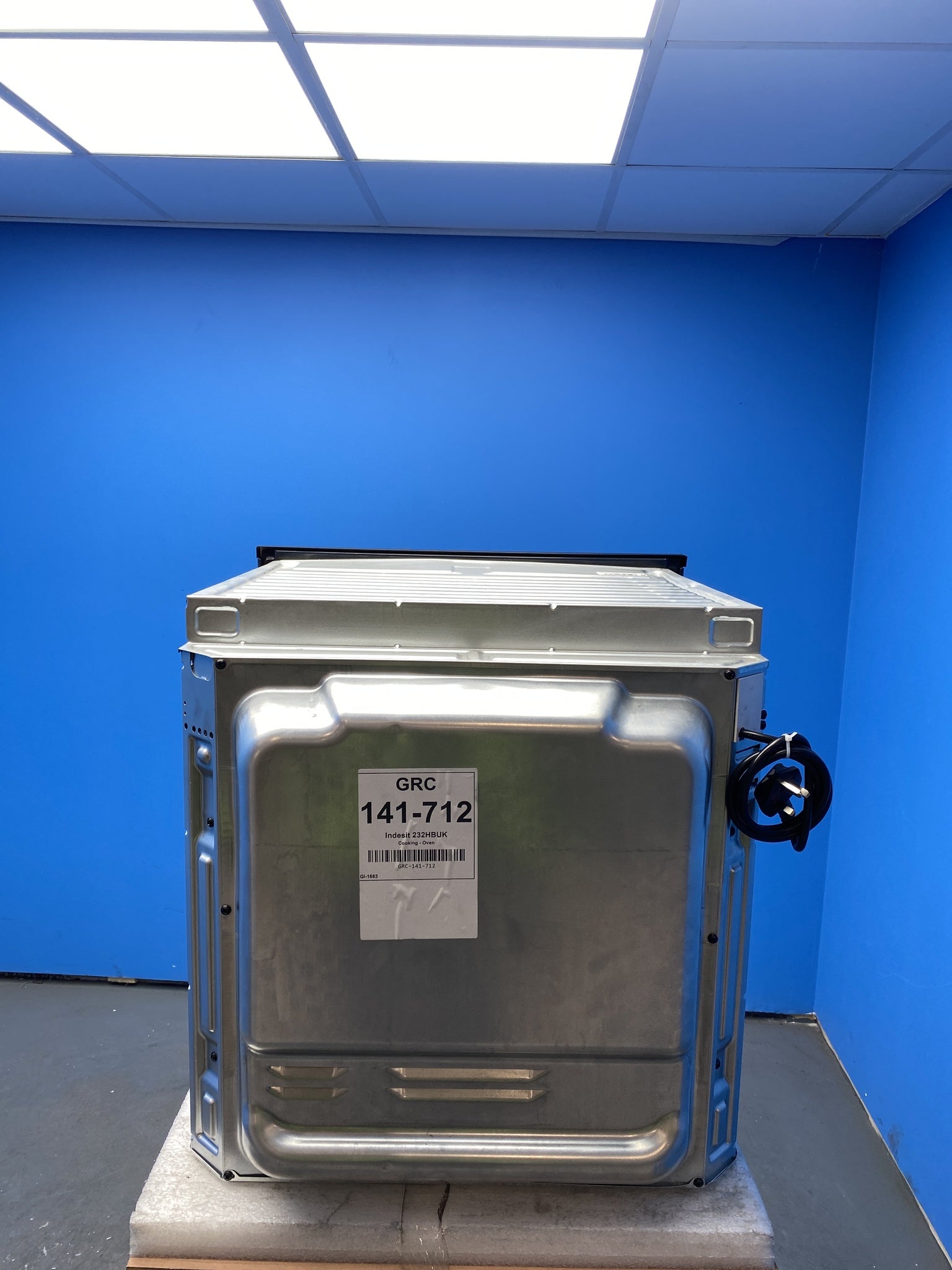 Indesit IO 232H B UK Built-in 71L Click and Clean Electric Oven