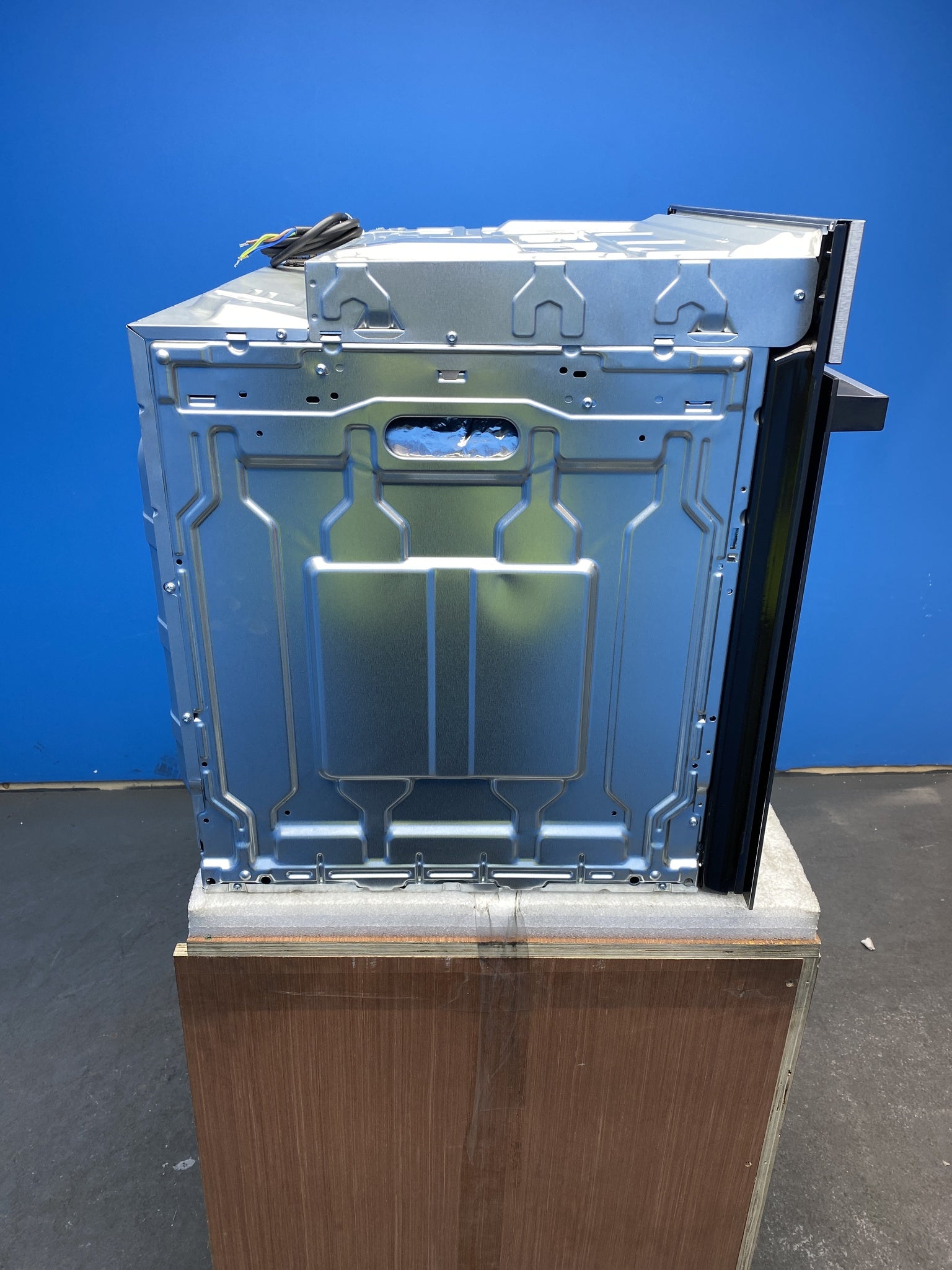 Hisense BI62211CX Built-in 77 Litre Single Oven