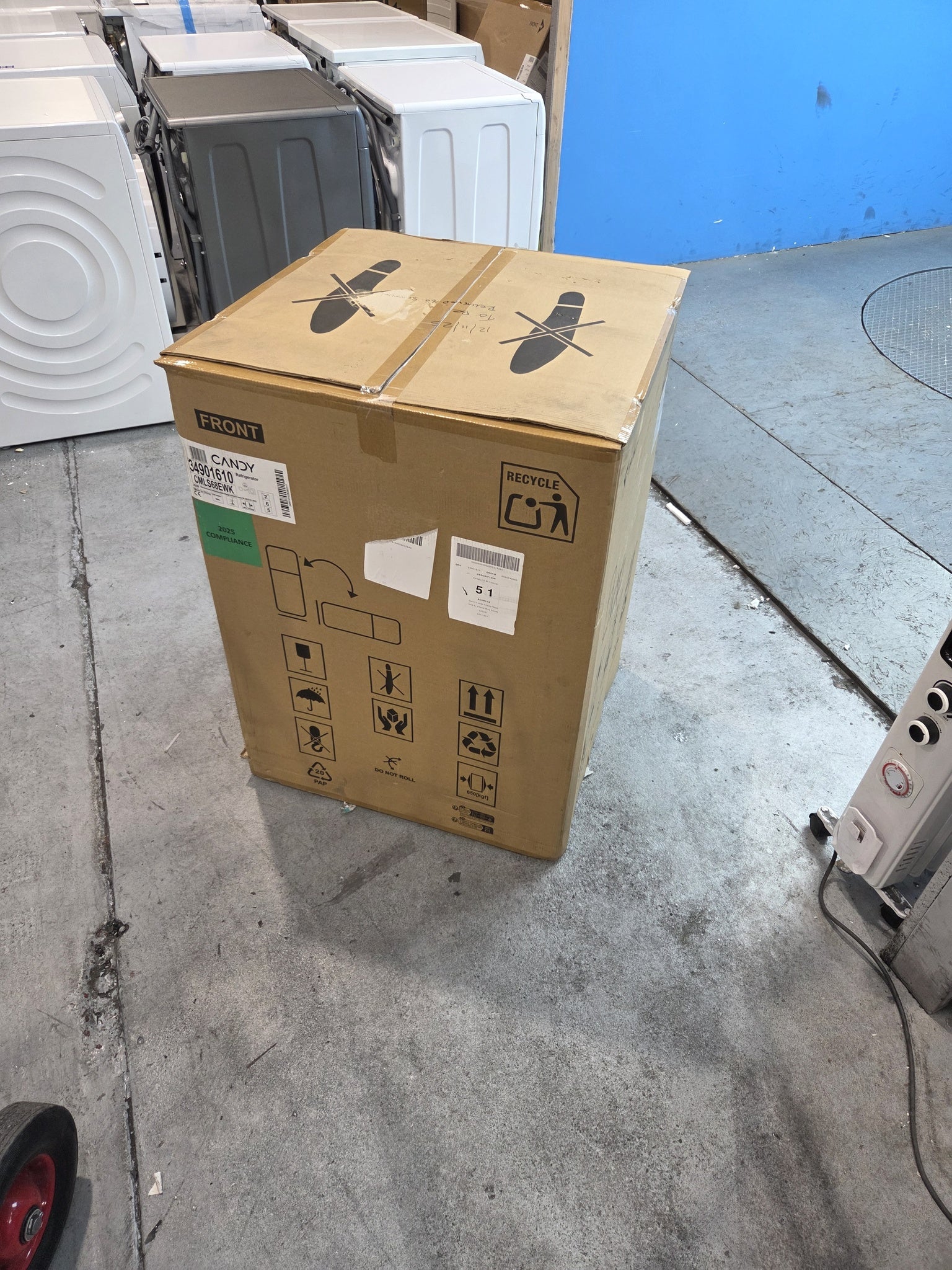 Candy CMLS68EWK Integrated 135L Under Counter Fridge