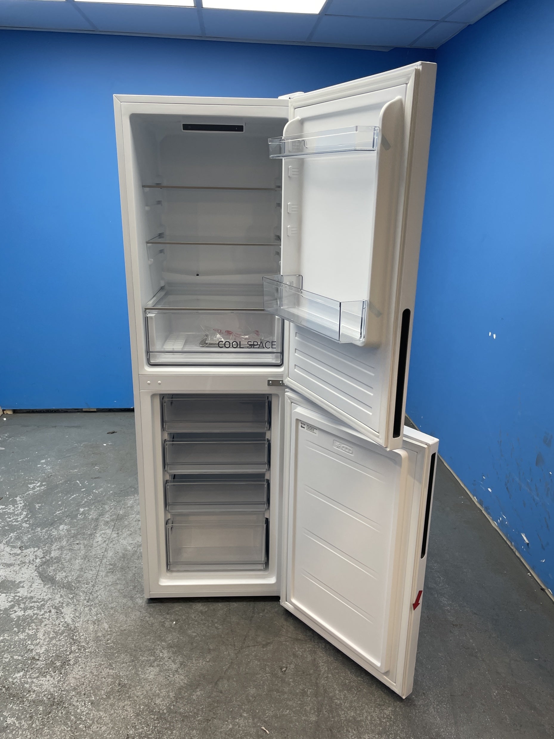 #GRC-155-796 - Hoover HVT3CLECKIHW 235 Litre Combi Fridge Freezer