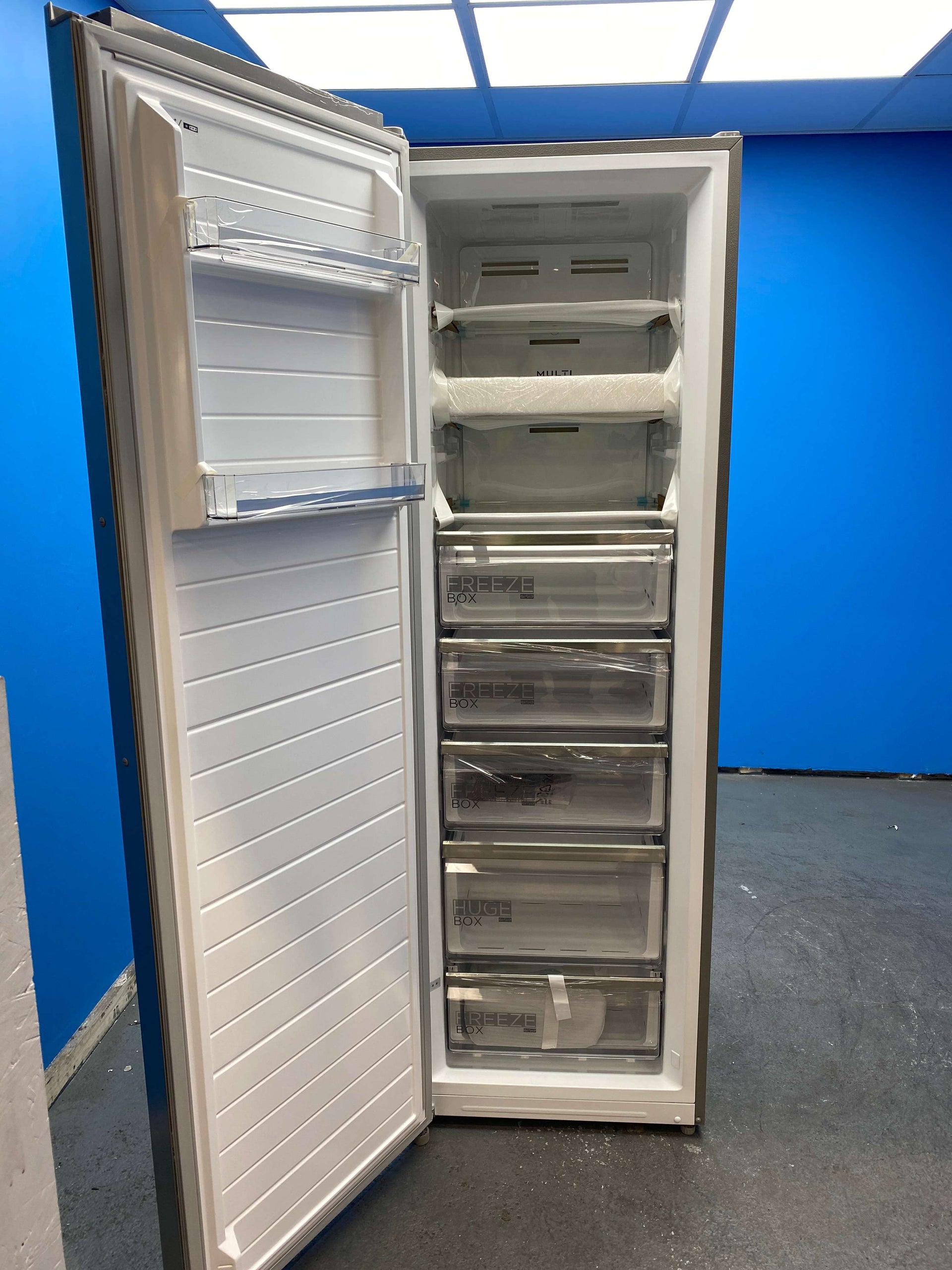 Midea MDRU385MTE46 185cm Frost Free Upright Freezer