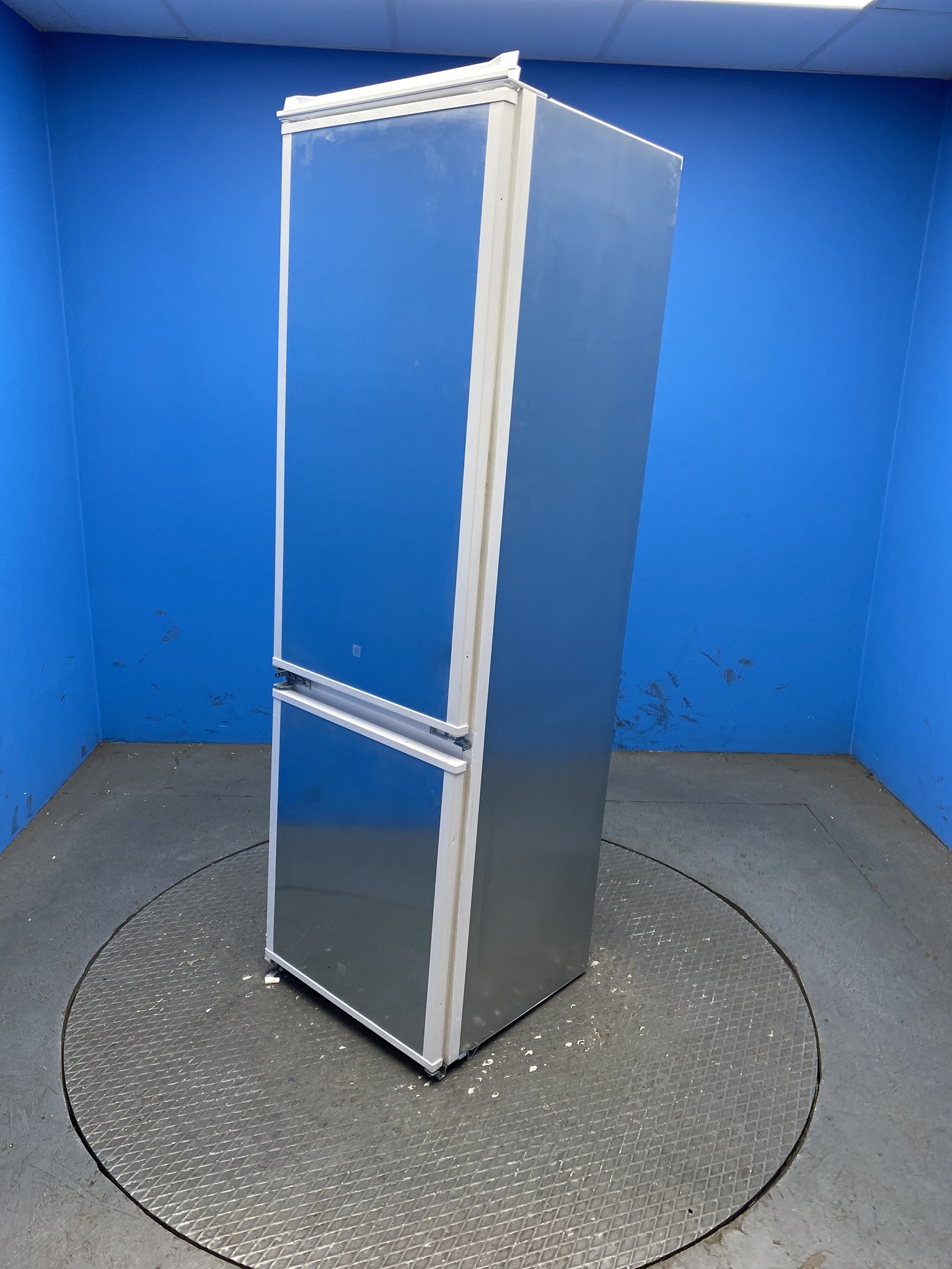 AEG LNS5LE18S 70/30 Integrated Low Frost Fridge Freezer