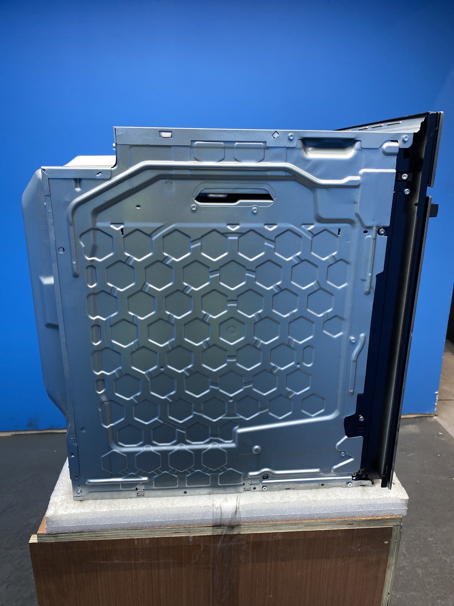 Bosch HQA574BB3B Series 4 Built-In Pyrolytic Oven