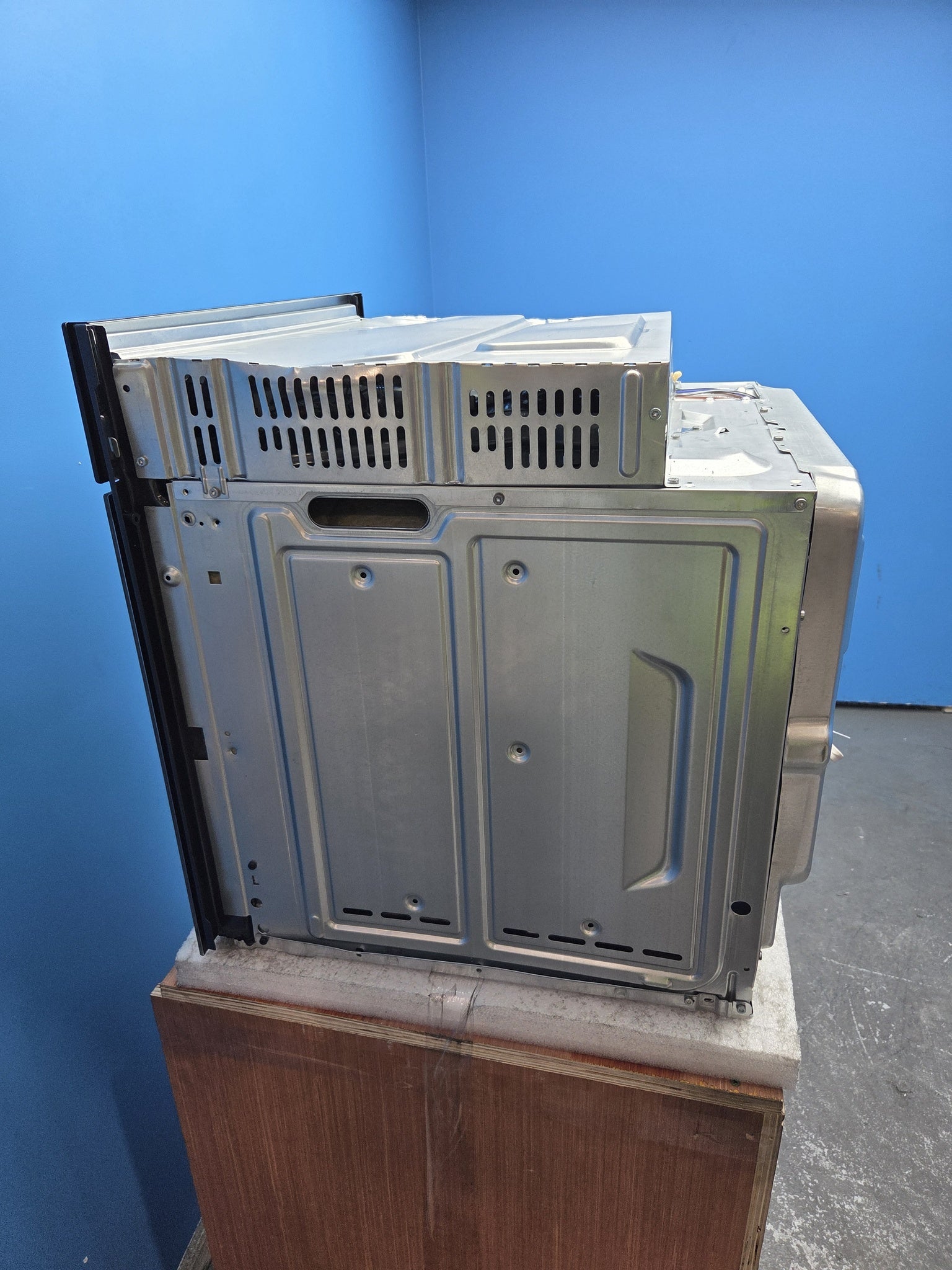 Bosch Series 2 HHF113BA0B 66L Built-in Single Electric Oven