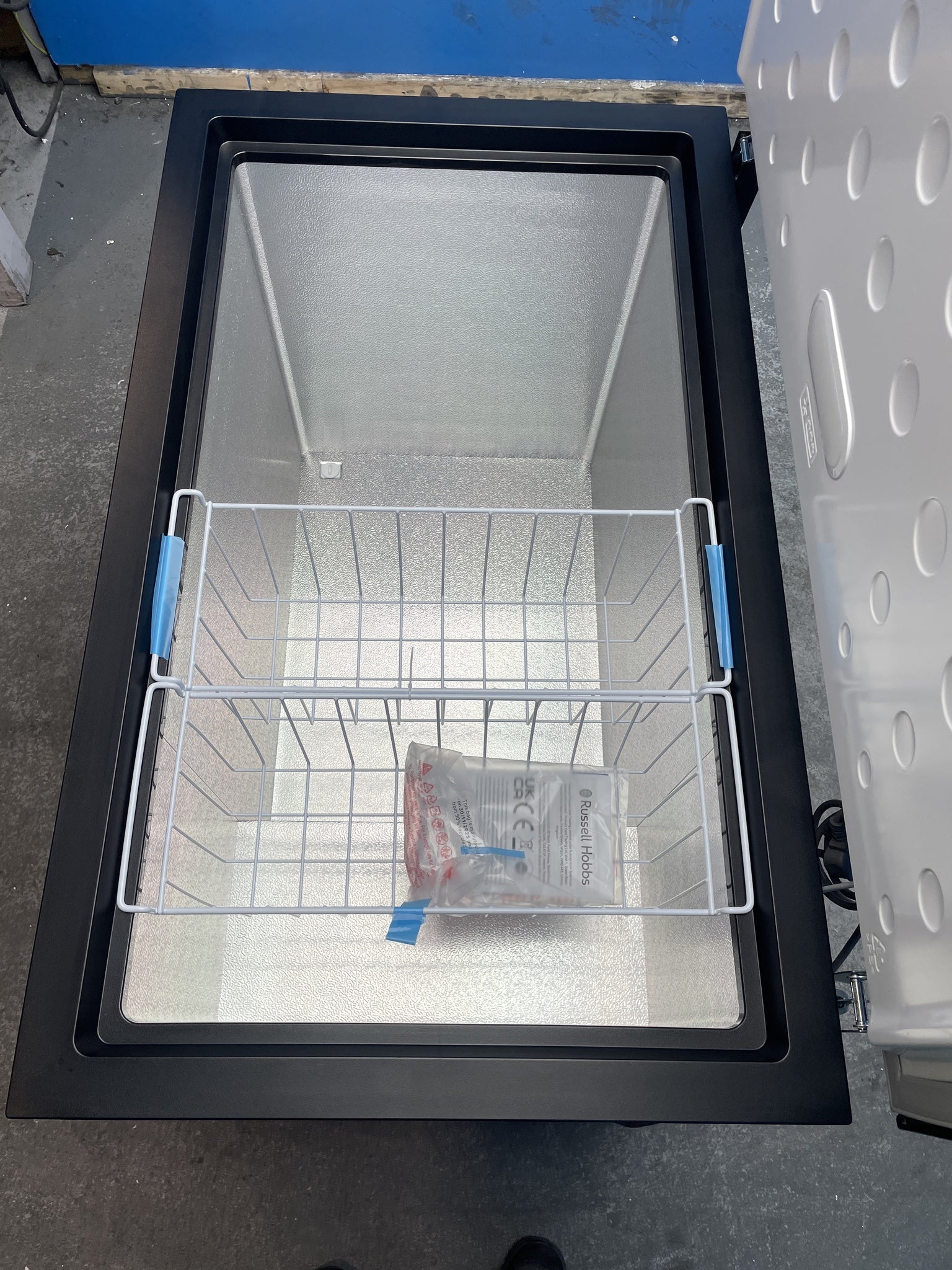 #GRC-157-953 - Russell Hobbs RH300CF201B 308Litre Chest Freezer