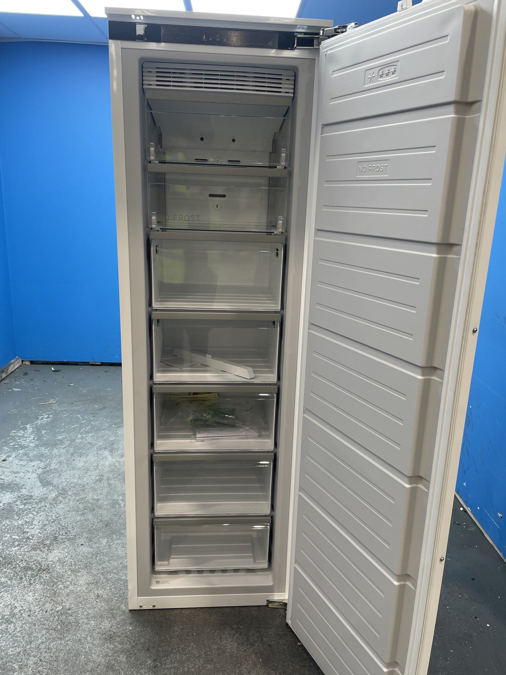#GRC-158-318 - AEG 7000 Series NAB7N181EC Integrated Upright Frost Free Freezer