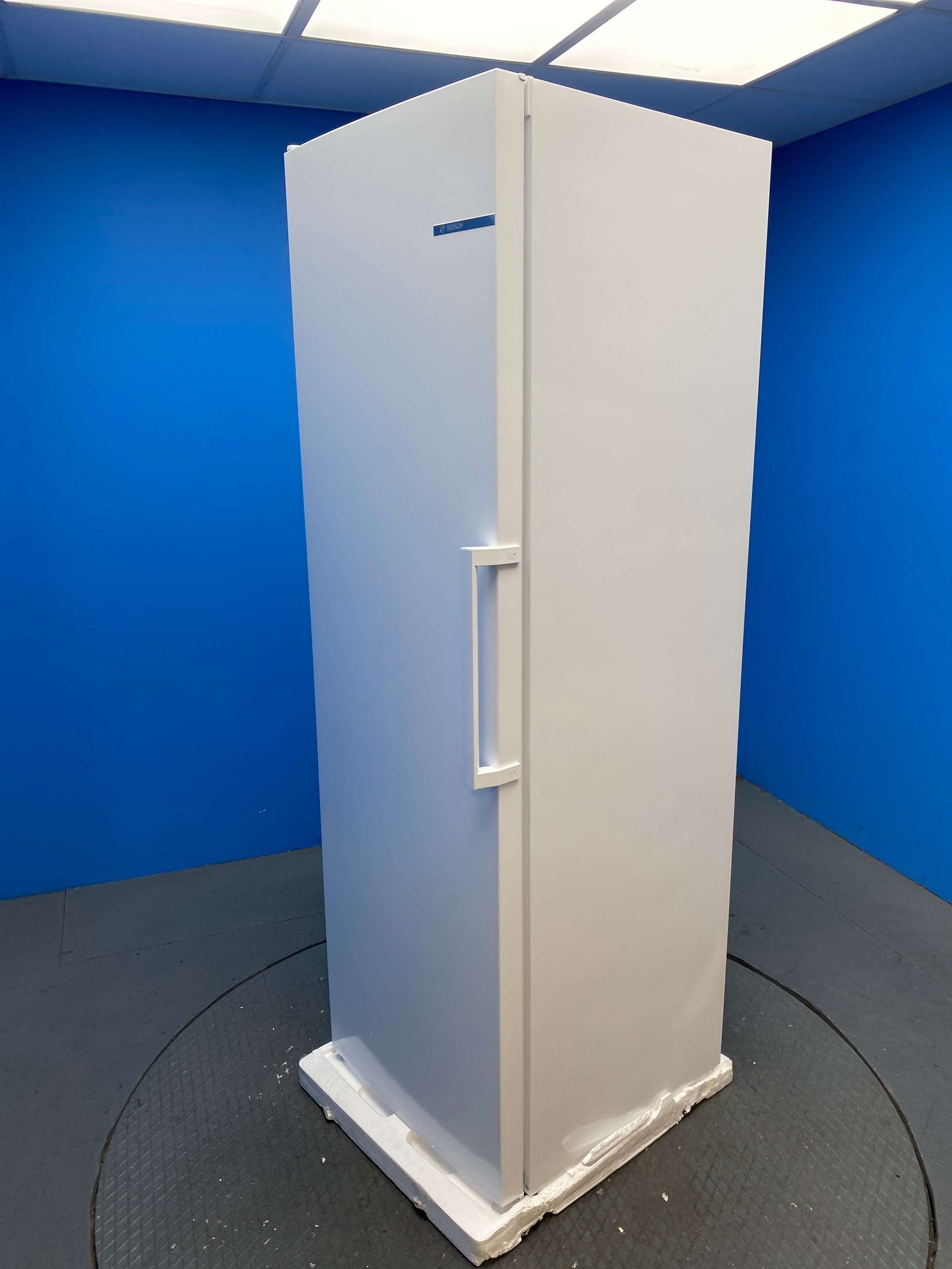 Bosch KSV36VWEPG Series 4 346L Tall Larder Fridge