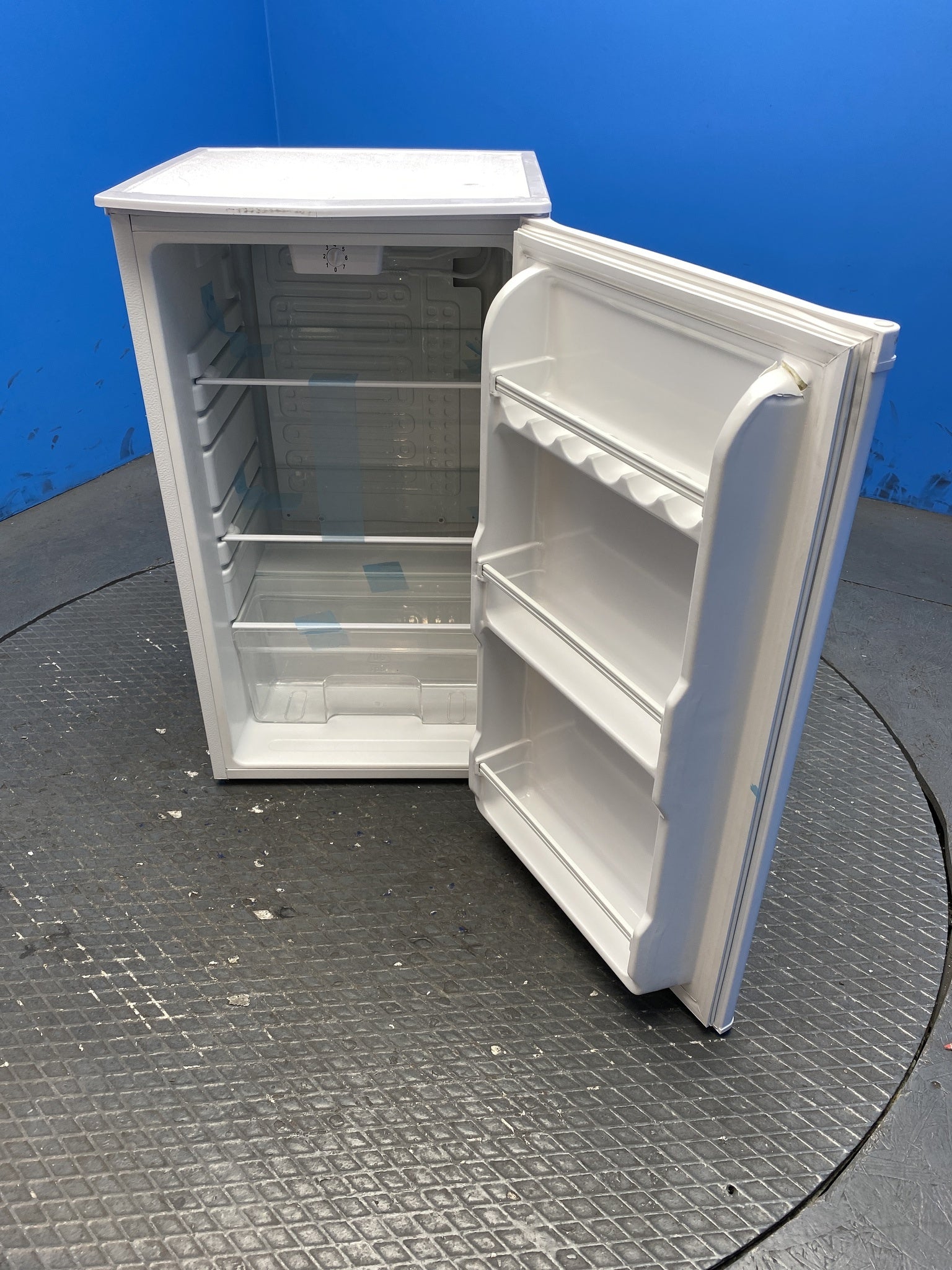 Igenix IG3960E 92 Litre Under Counter Larder Fridge