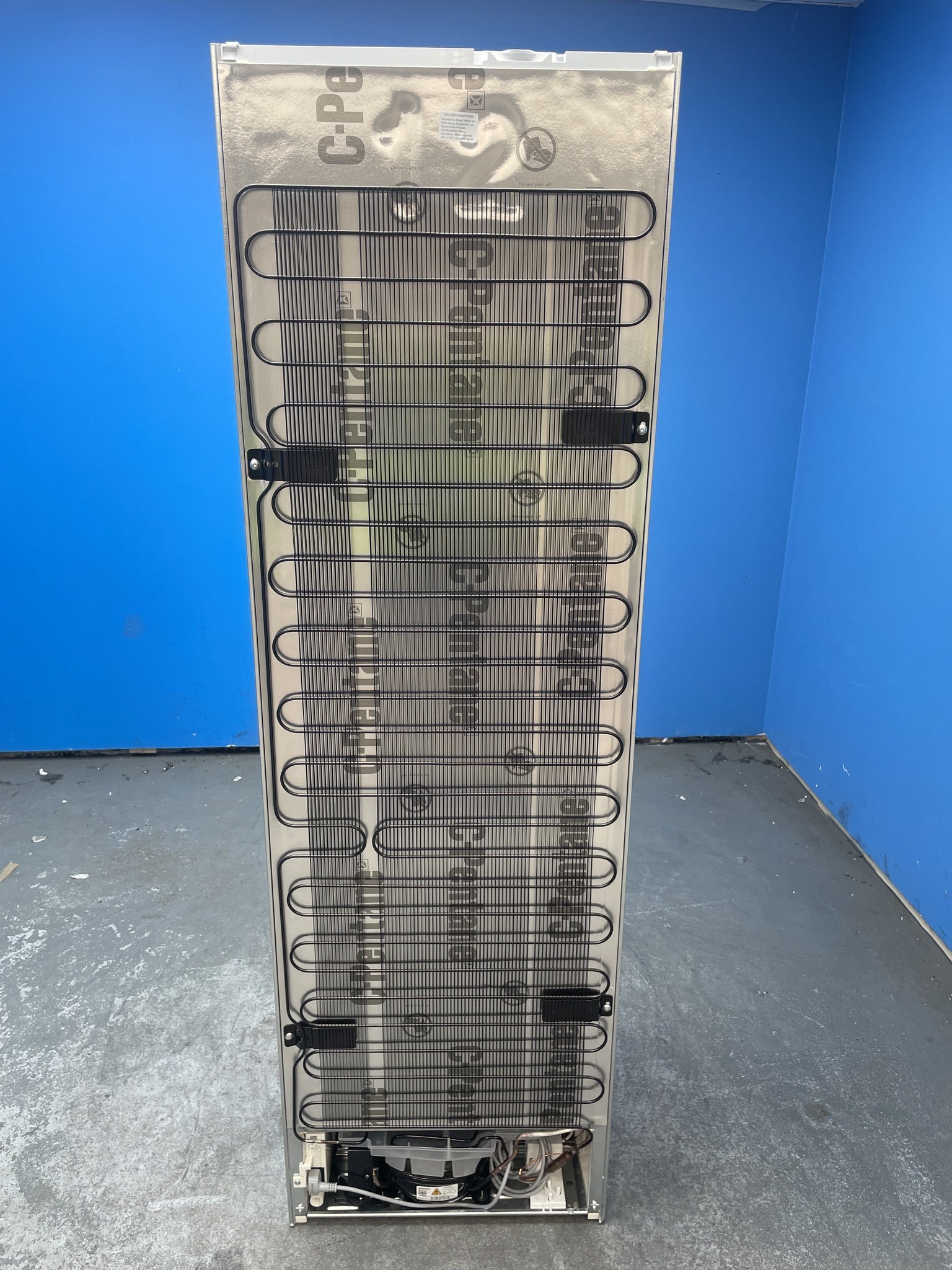 #GRC-158-132 - Bosch KIR81VFE0G 310L Integrated Tall Fridge with MultiBox