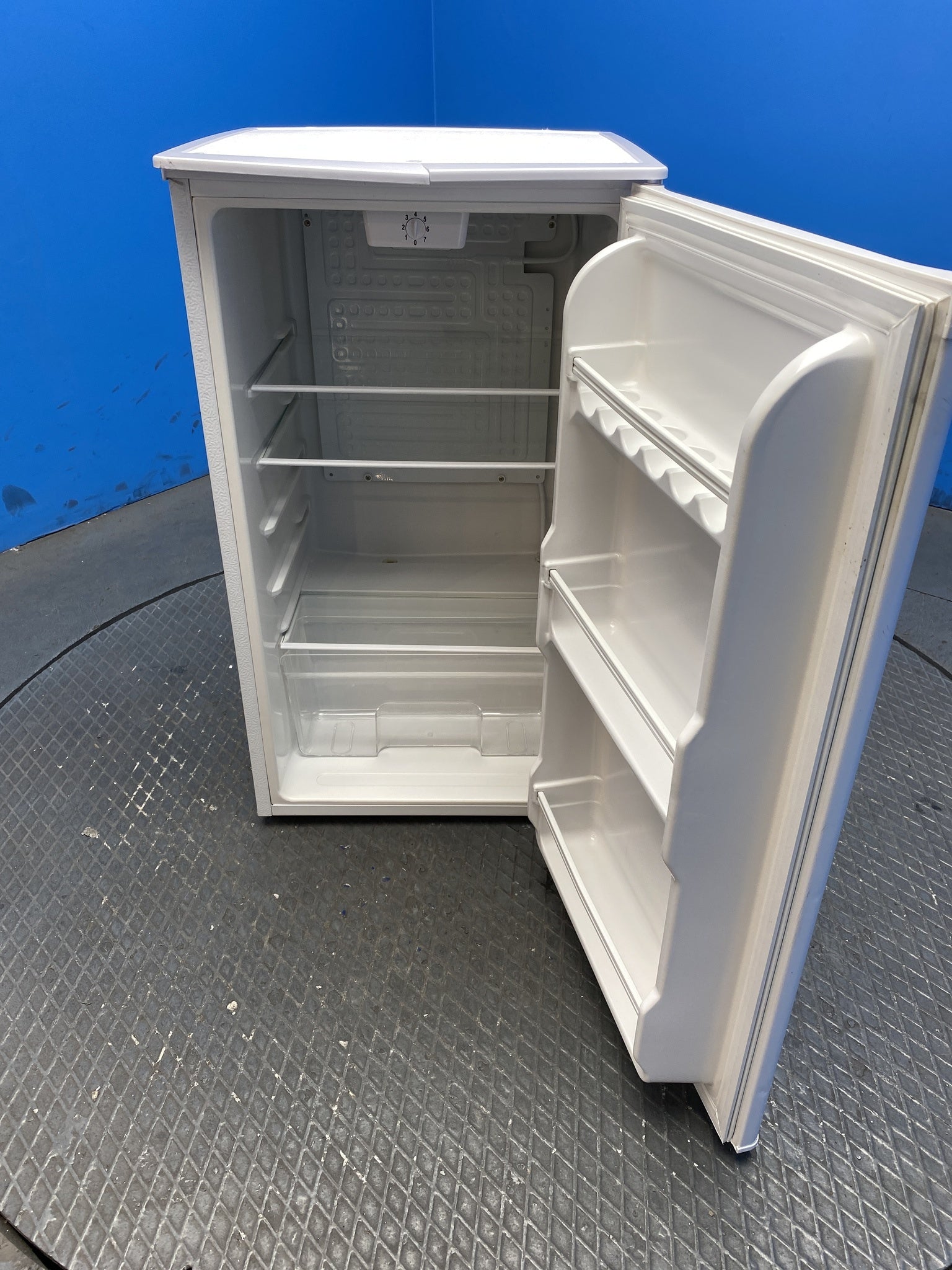 Igenix IG3960 92L Under-Counter Larder Fridge