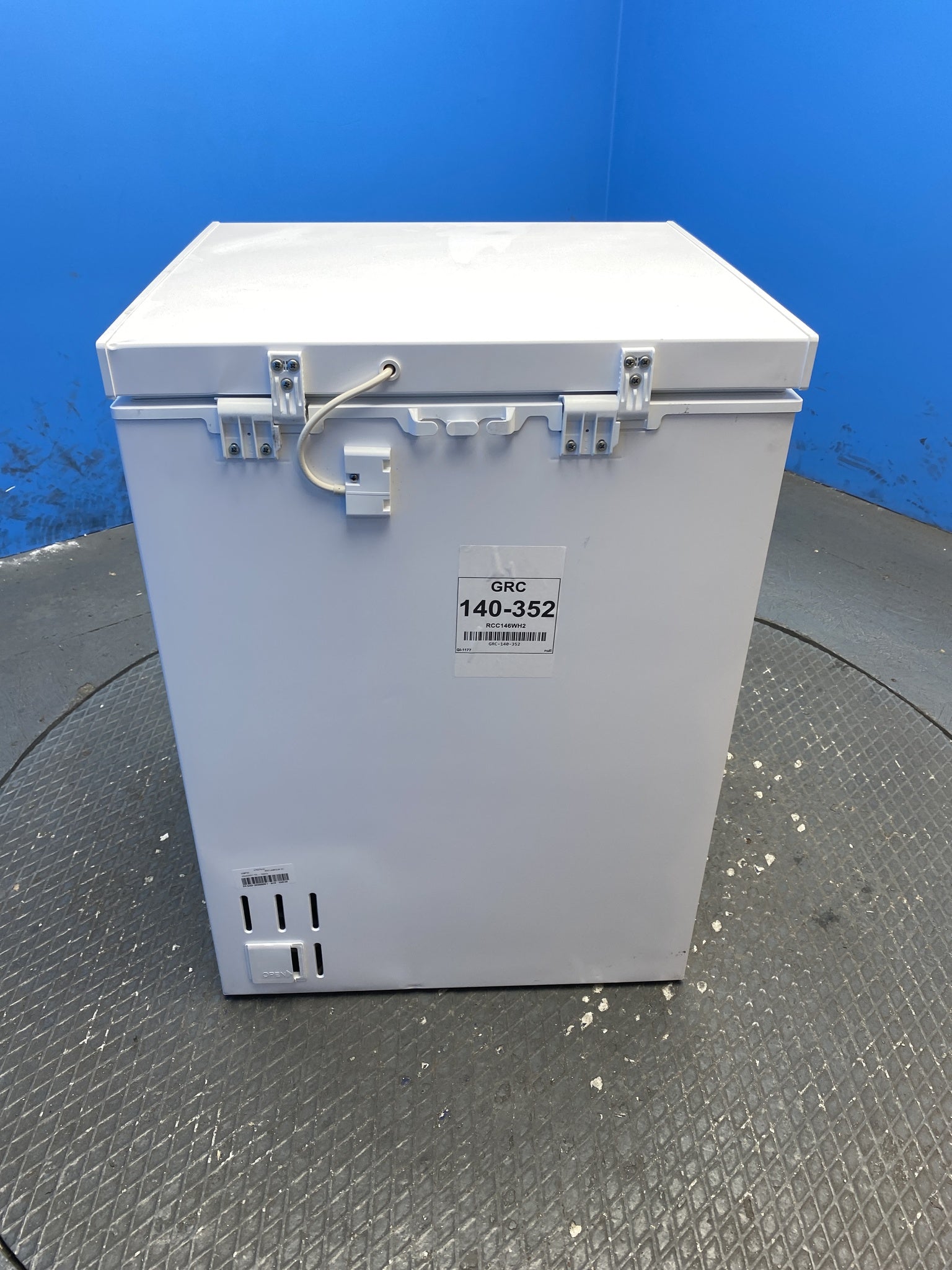 Comfee 143 L Chest Freezer / Fridge – White