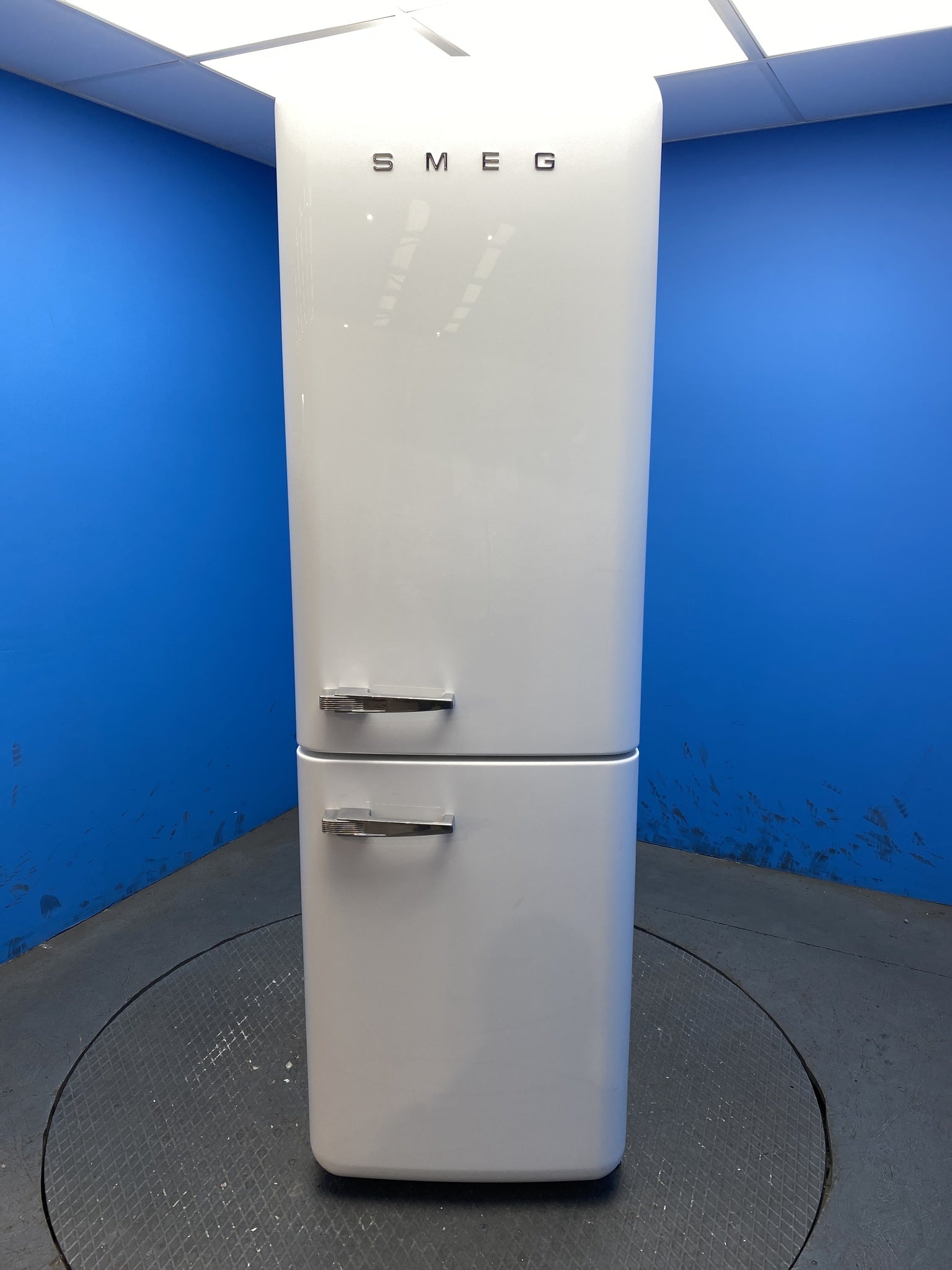 Smeg FAB32RWH5UK 50s Retro 331 Litre No Frost Fridge Freezer