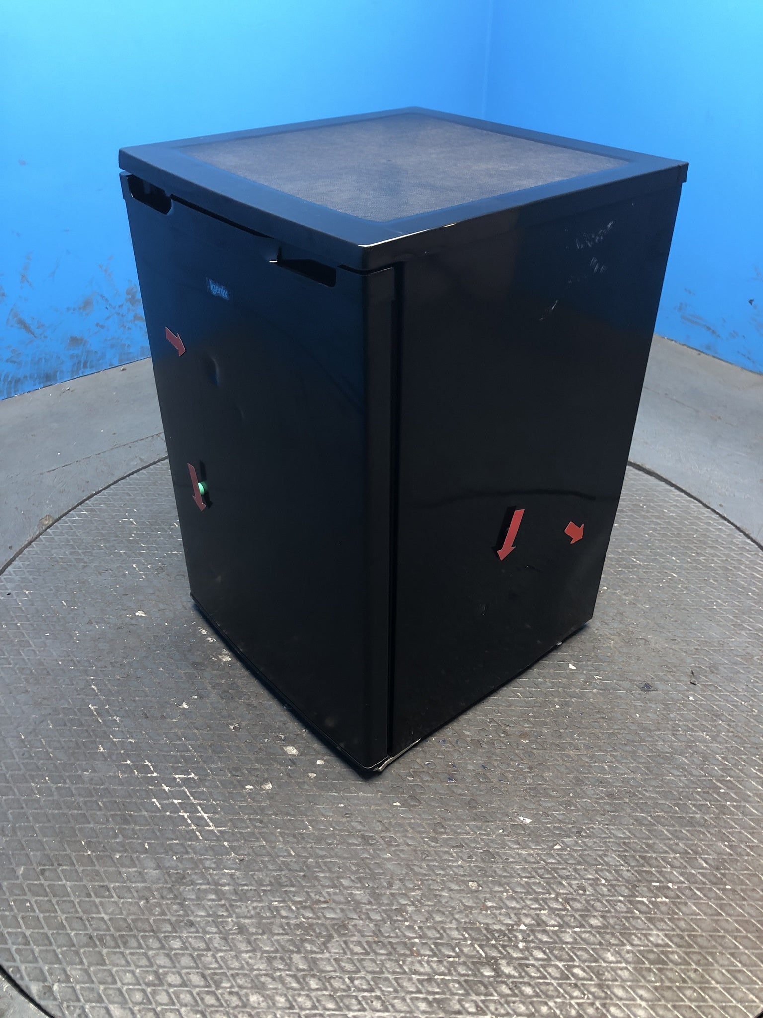 Igenix IG255B 136 Litre Under Counter Fridge