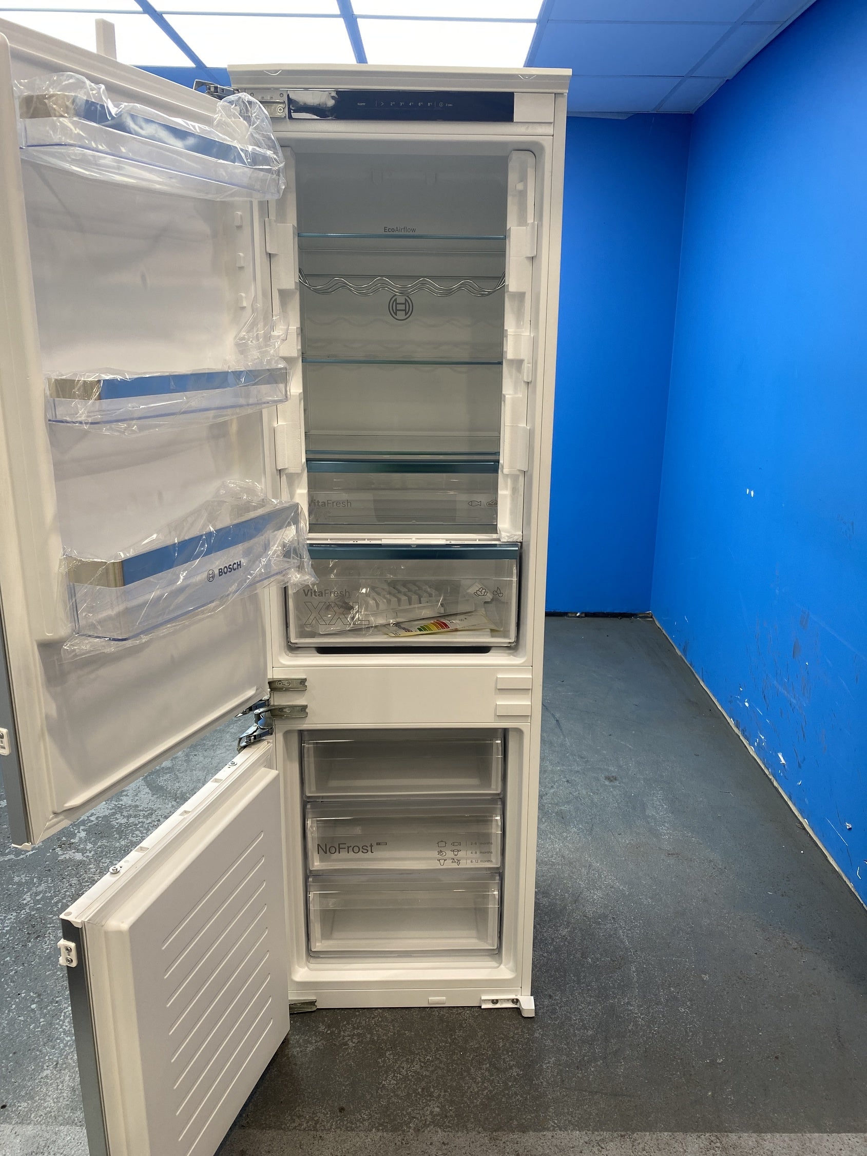 #GRC-157-659 - Bosch KIN86VFE0G Series 4 Integrated Frost Free Fridge Freezer