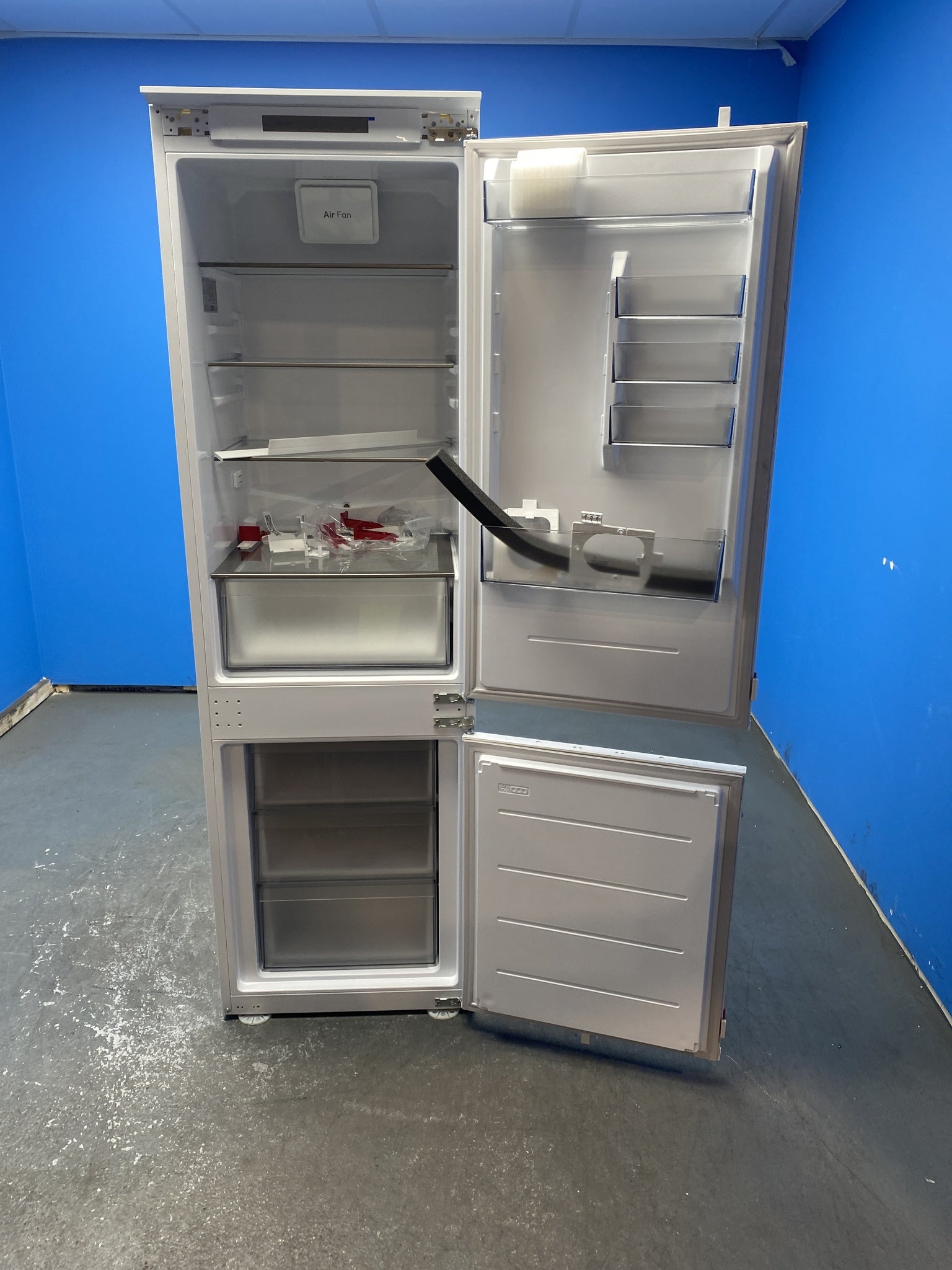 Hoover HONBQL3518EVK Integrated 268 Litre Low Frost Fridge Freezer