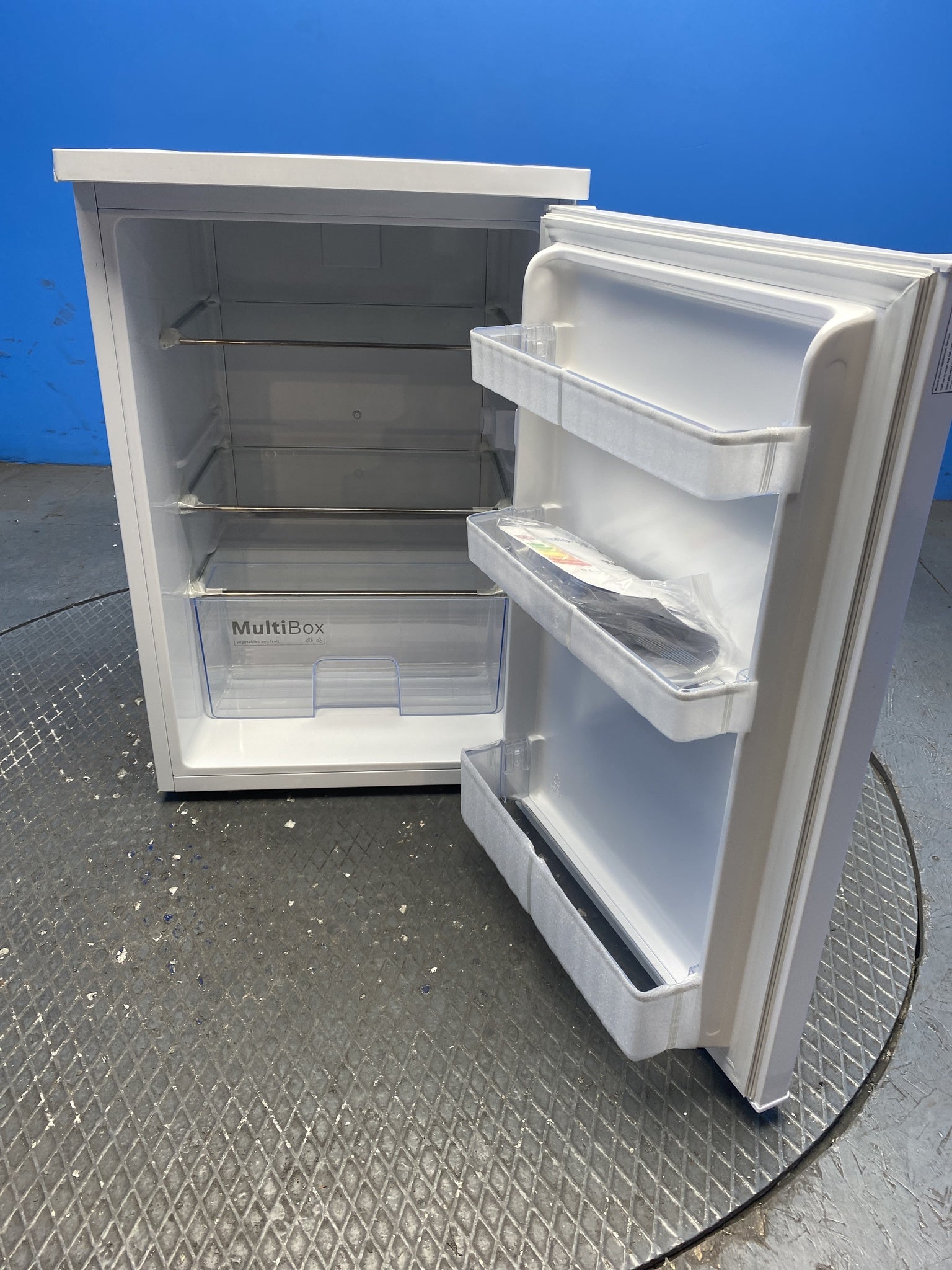 Bosch Series 2 KTR15NWECG 134L Under Counter Larder Fridge